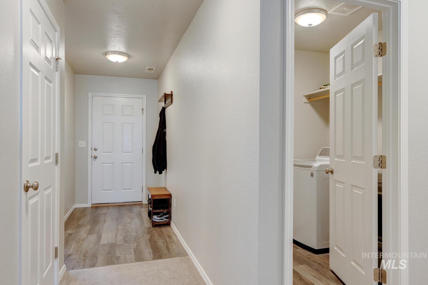 3660 S Alice Falls Ave, Nampa, Idaho 83686, 3 Bedrooms, 2 Bathrooms, Residential For Sale, Price $389,999,MLS 98970055