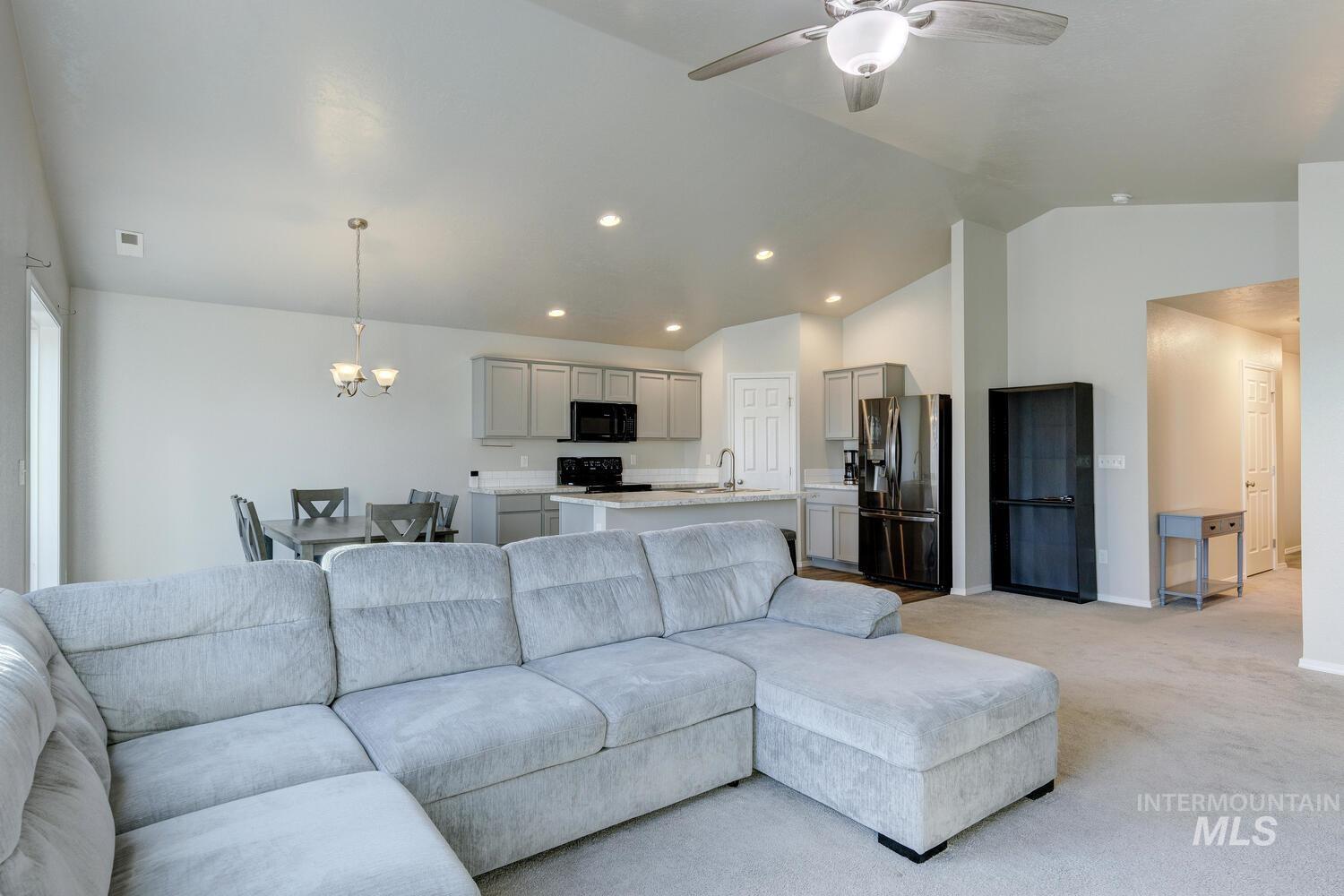 3660 S Alice Falls Ave, Nampa, Idaho 83686, 3 Bedrooms, 2 Bathrooms, Residential For Sale, Price $389,999,MLS 98970055