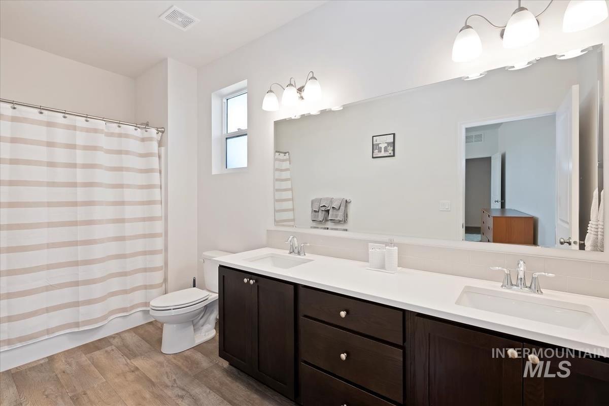 1849 NW Enterprise Way, Mountain Home, Idaho 83647, 2 Bedrooms, 2 Bathrooms, Residential For Sale, Price $299,000, 98970059