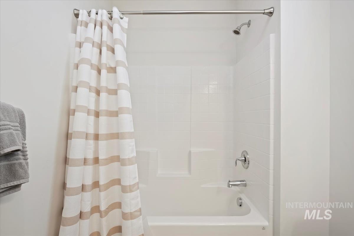 1849 NW Enterprise Way, Mountain Home, Idaho 83647, 2 Bedrooms, 2 Bathrooms, Residential For Sale, Price $299,000, 98970059