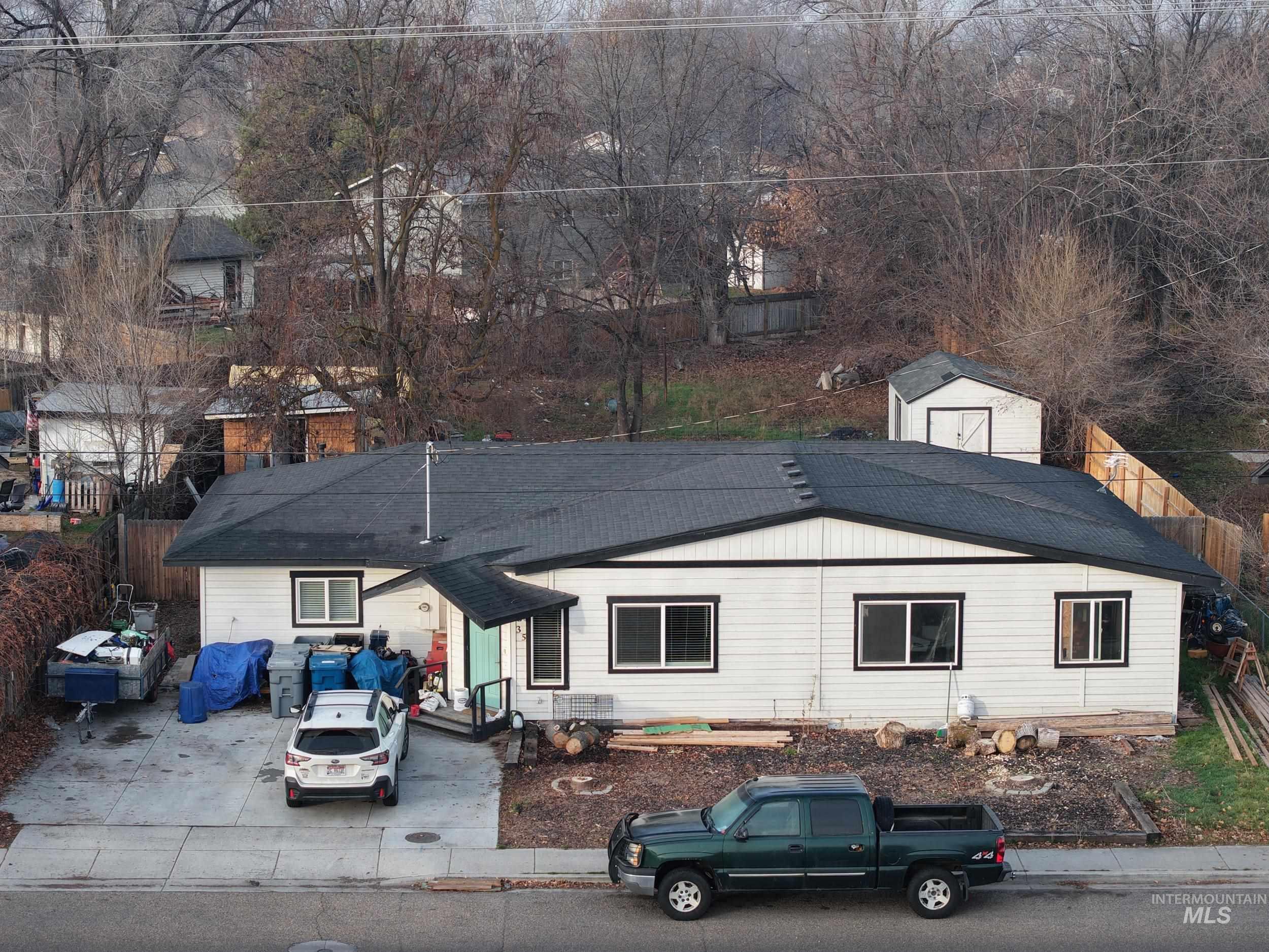 View of front facade with a shingled roof