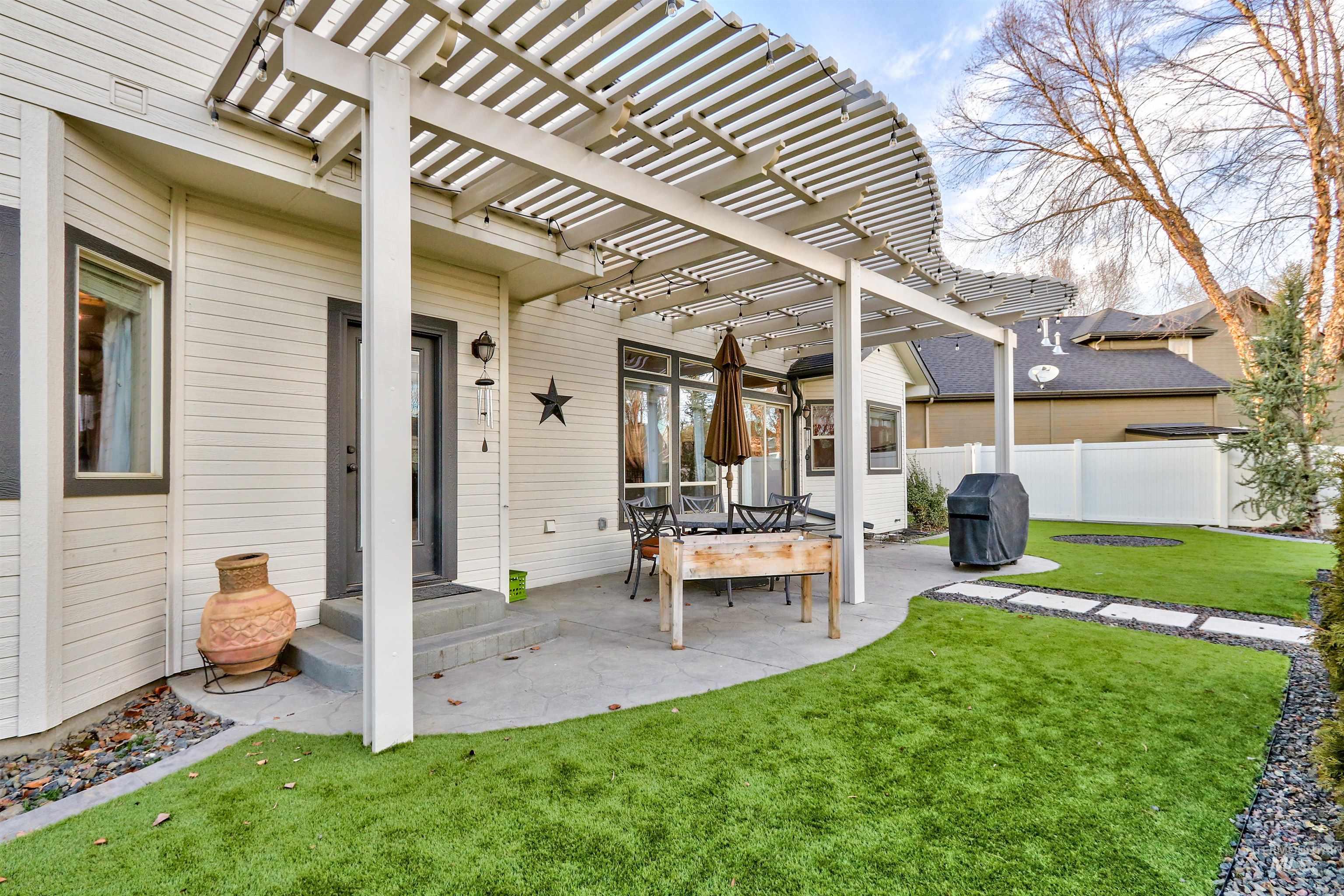 4512 N Trail Blazer, Meridian, Idaho 83642, 4 Bedrooms, 2.5 Bathrooms, Residential For Sale, Price $769,900, 98970071