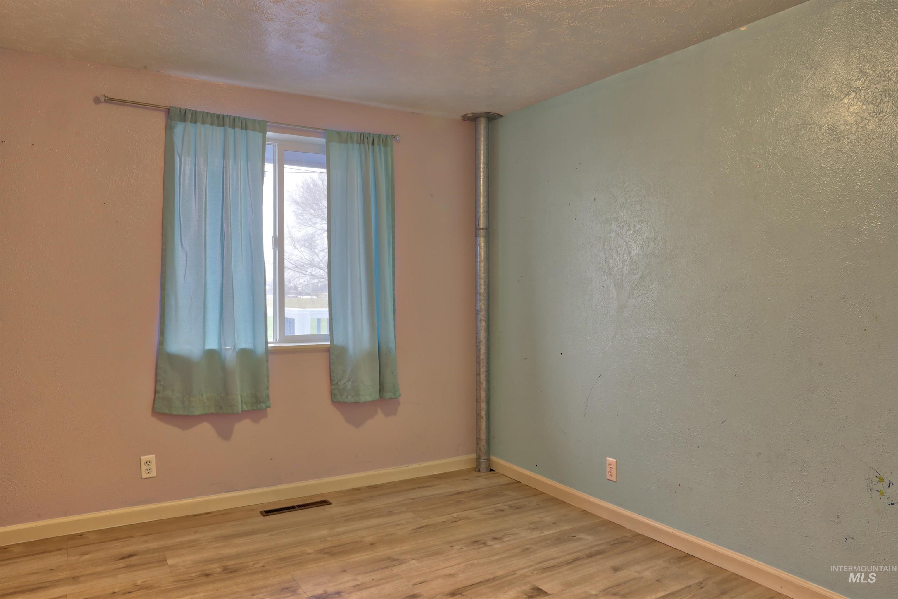 526 Ridge, Nampa, Idaho 83686, 5 Bedrooms, 2 Bathrooms, Residential For Sale, Price $624,900, 98970073