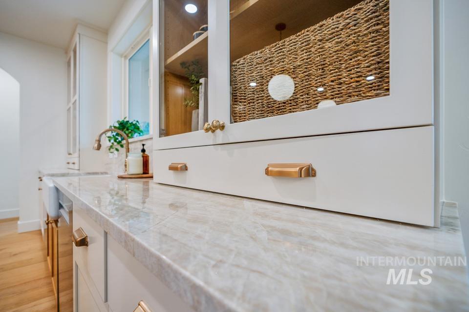 Welcome area with a sink