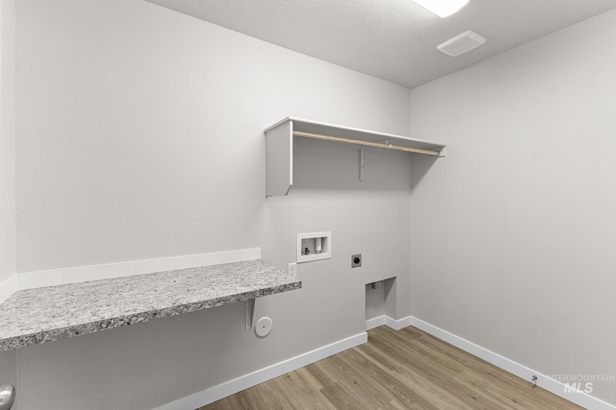 1071 Woods Bog Ave, Middleton, Idaho 83644, 4 Bedrooms, 2 Bathrooms, Residential For Sale, Price $409,990,MLS 98970087