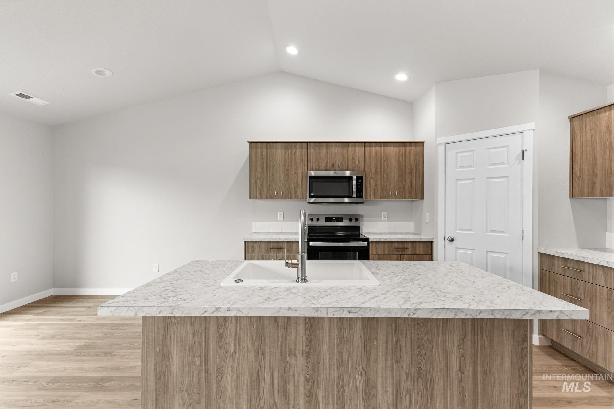 1071 Woods Bog Ave, Middleton, Idaho 83644, 4 Bedrooms, 2 Bathrooms, Residential For Sale, Price $409,990,MLS 98970087