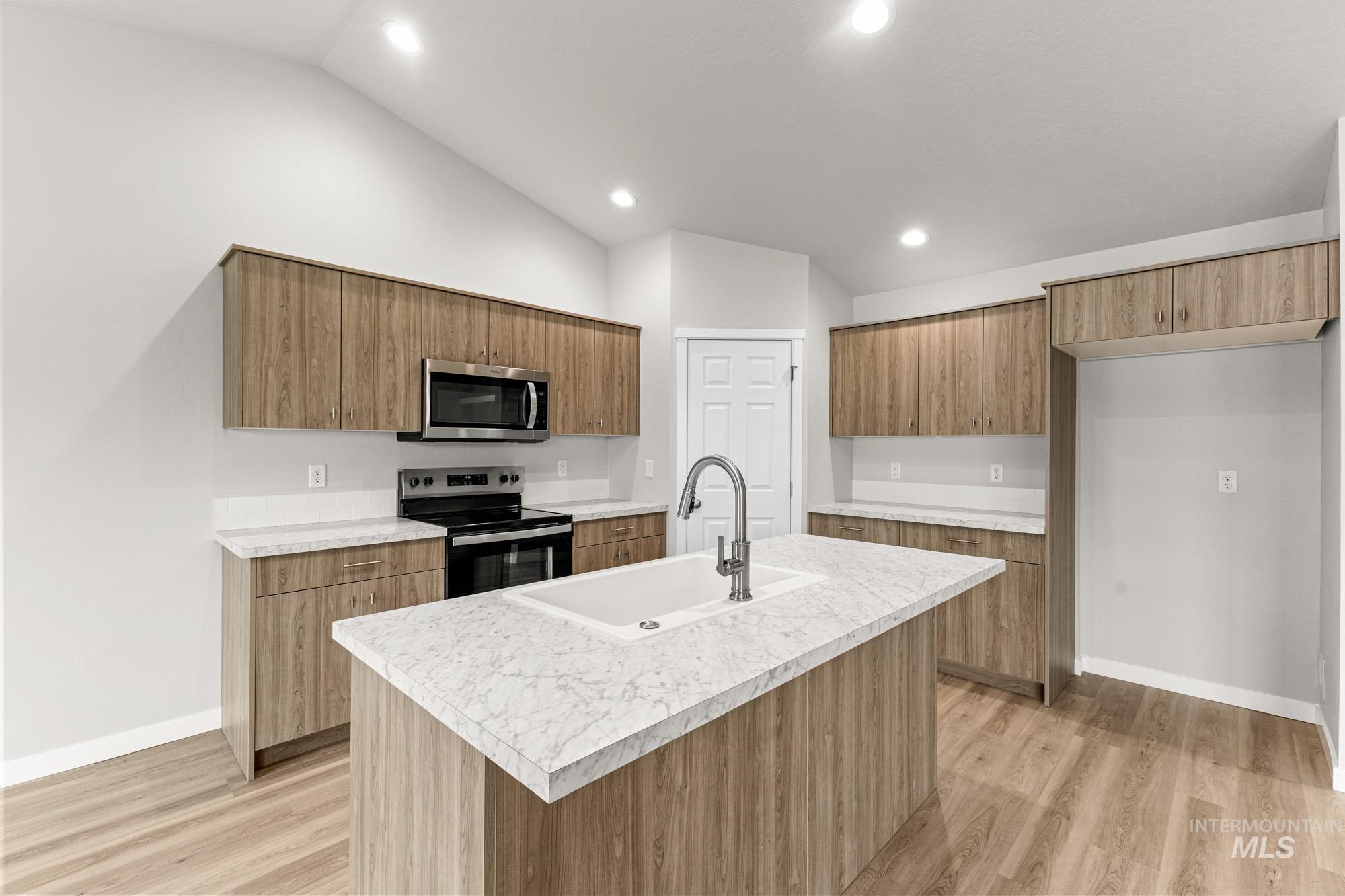 1071 Woods Bog Ave, Middleton, Idaho 83644, 4 Bedrooms, 2 Bathrooms, Residential For Sale, Price $409,990,MLS 98970087