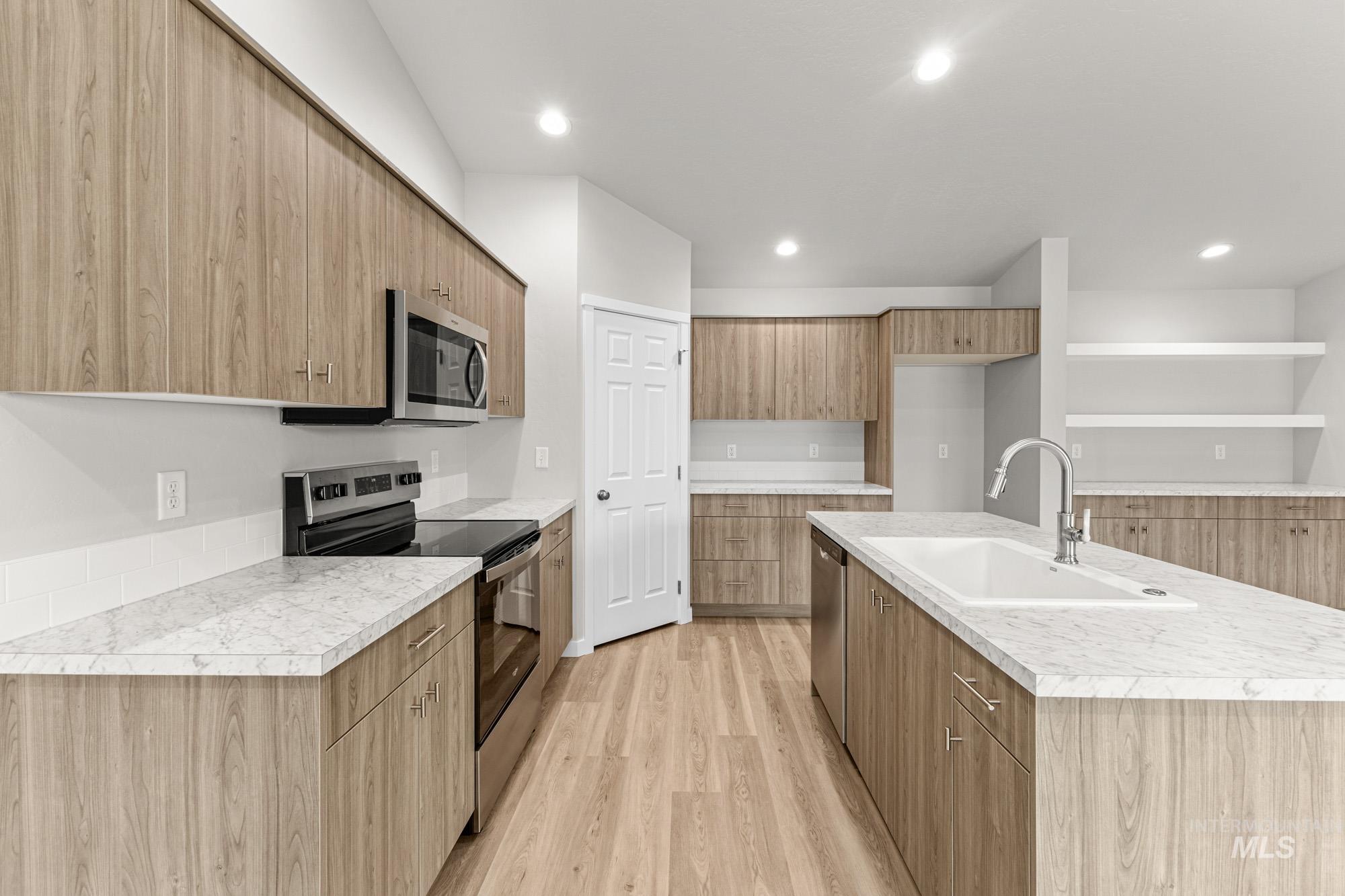 1071 Woods Bog Ave, Middleton, Idaho 83644, 4 Bedrooms, 2 Bathrooms, Residential For Sale, Price $409,990,MLS 98970087