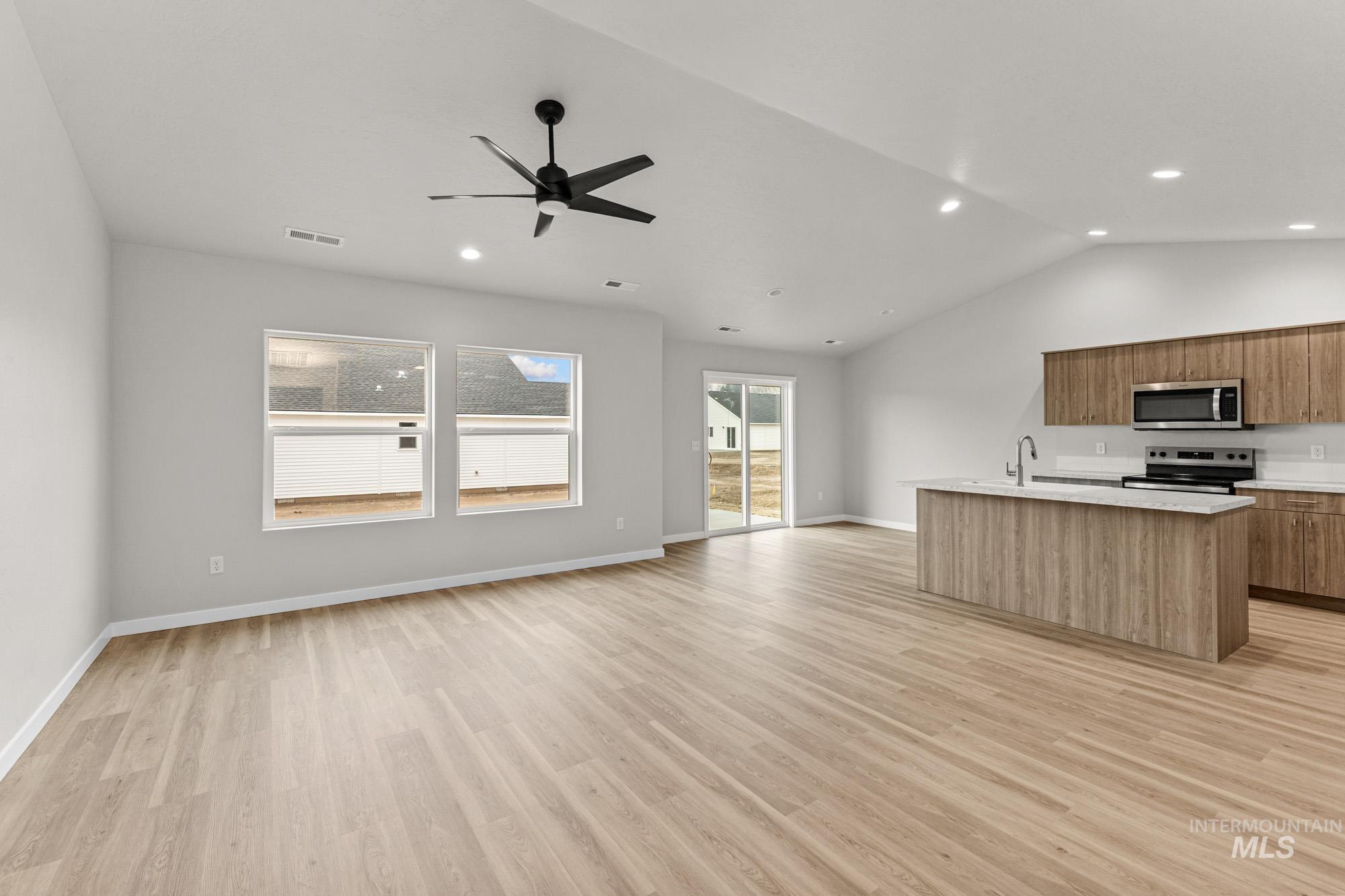 1071 Woods Bog Ave, Middleton, Idaho 83644, 4 Bedrooms, 2 Bathrooms, Residential For Sale, Price $409,990,MLS 98970087