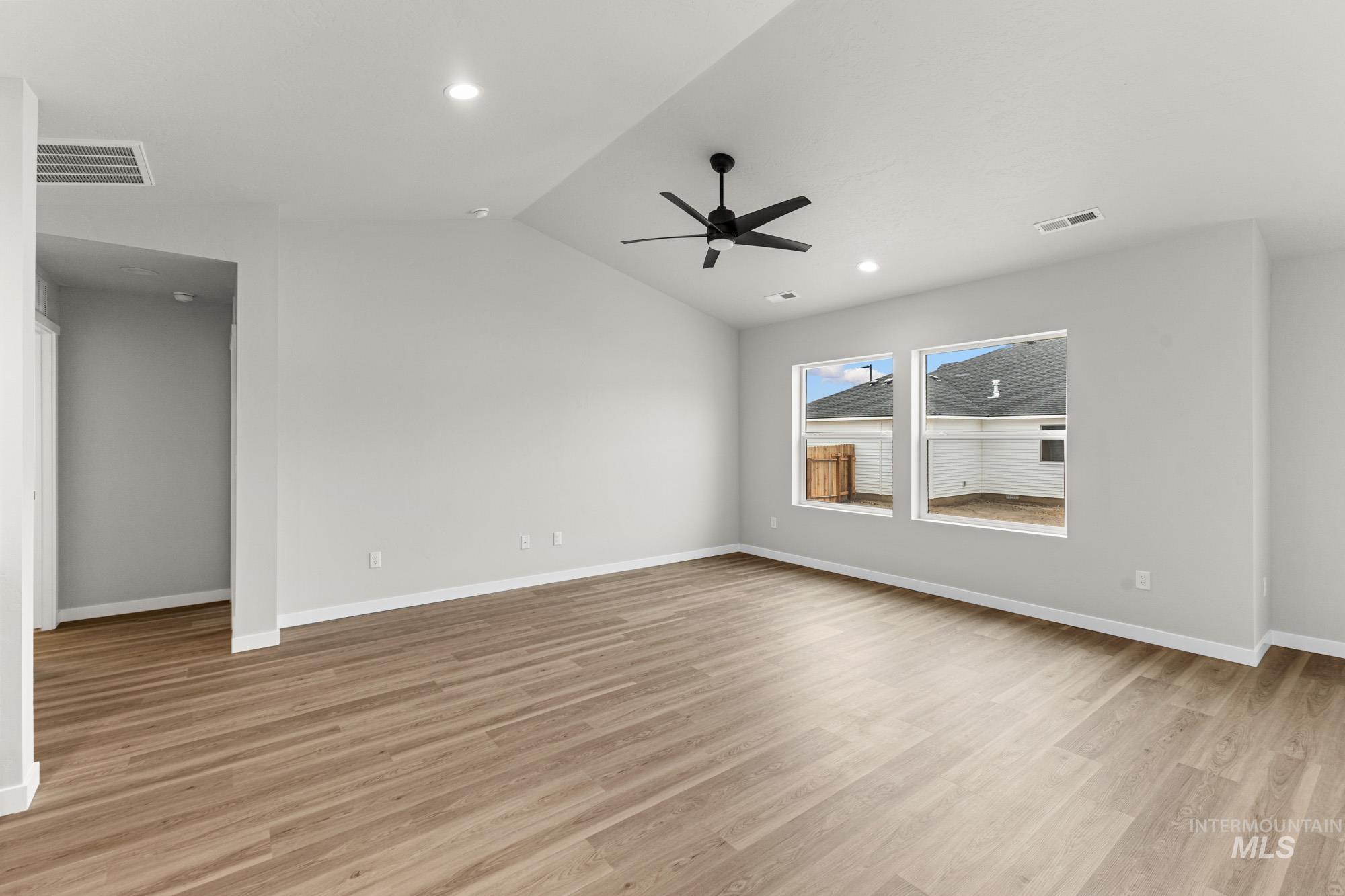 1071 Woods Bog Ave, Middleton, Idaho 83644, 4 Bedrooms, 2 Bathrooms, Residential For Sale, Price $409,990,MLS 98970087