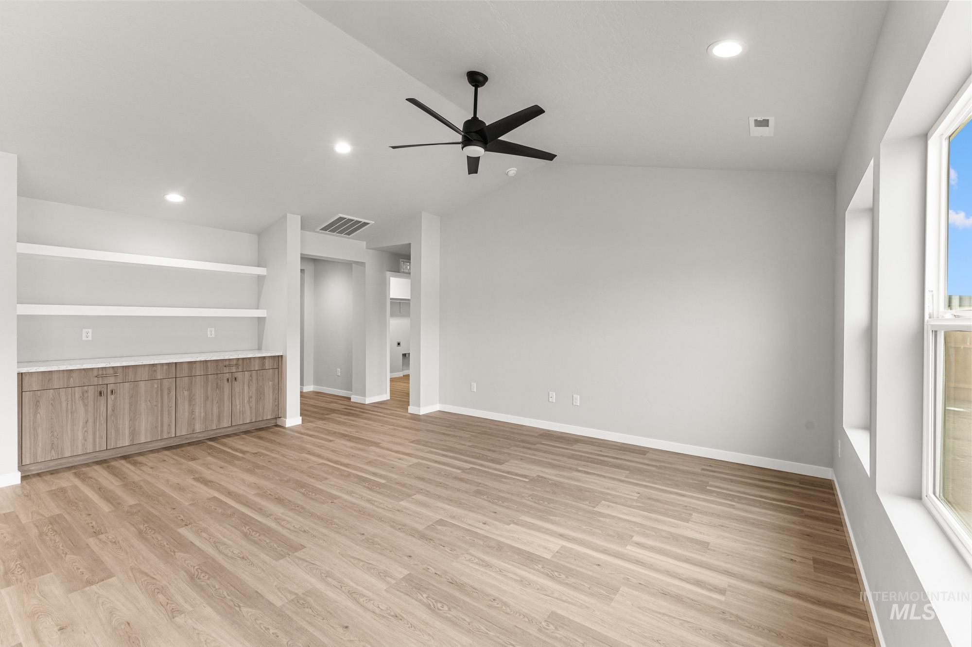 1071 Woods Bog Ave, Middleton, Idaho 83644, 4 Bedrooms, 2 Bathrooms, Residential For Sale, Price $409,990,MLS 98970087