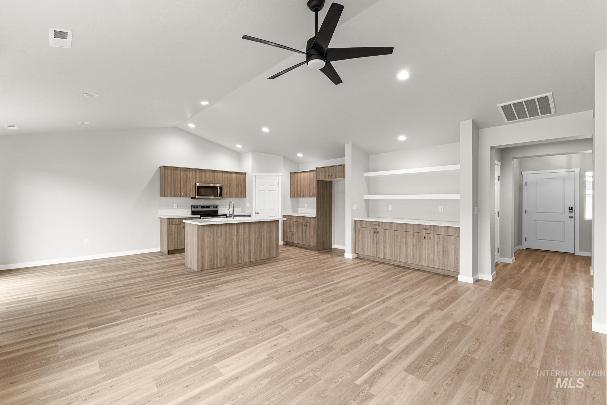 1071 Woods Bog Ave, Middleton, Idaho 83644, 4 Bedrooms, 2 Bathrooms, Residential For Sale, Price $409,990,MLS 98970087