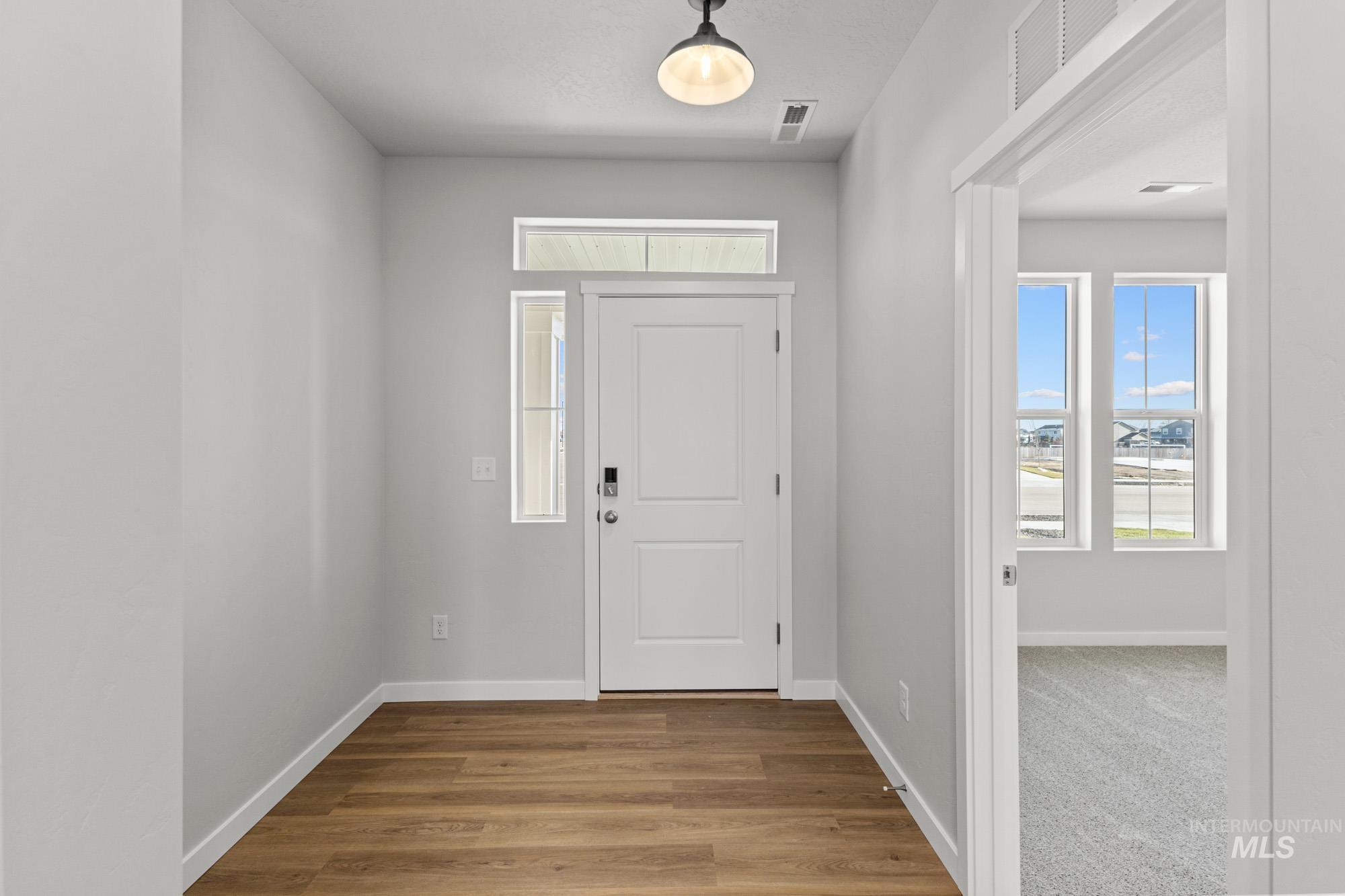 1077 Woods Bog Ave, Middleton, Idaho 83644, 4 Bedrooms, 2.5 Bathrooms, Residential For Sale, Price $529,990,MLS 98970088