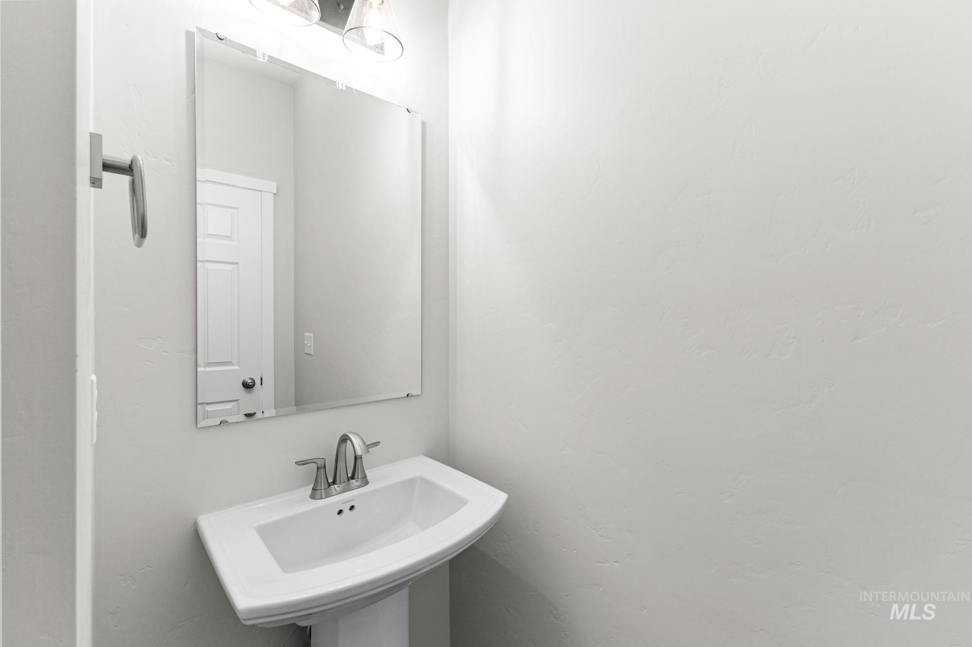 1077 Woods Bog Ave, Middleton, Idaho 83644, 4 Bedrooms, 2.5 Bathrooms, Residential For Sale, Price $529,990,MLS 98970088