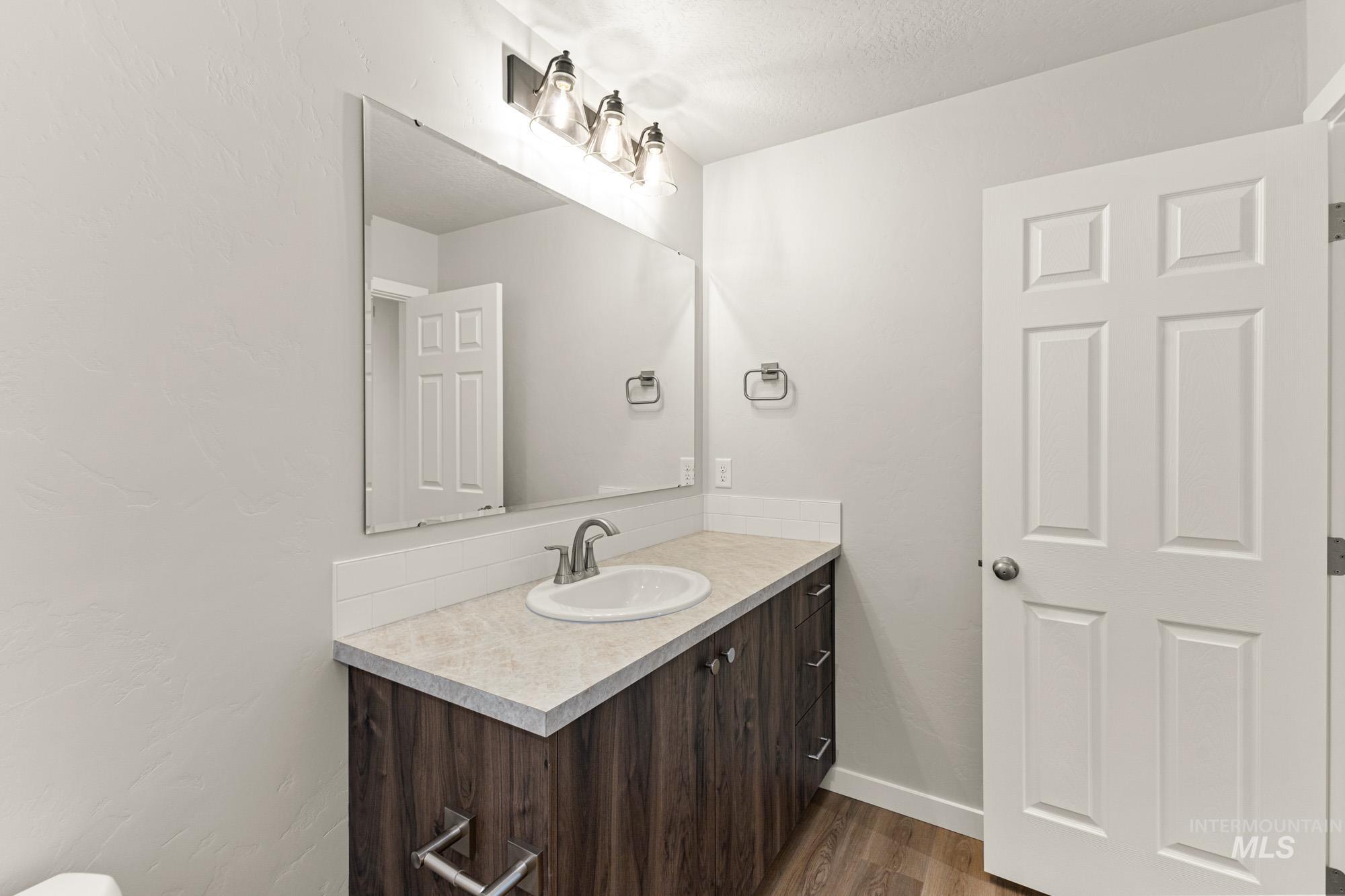 1077 Woods Bog Ave, Middleton, Idaho 83644, 4 Bedrooms, 2.5 Bathrooms, Residential For Sale, Price $529,990,MLS 98970088