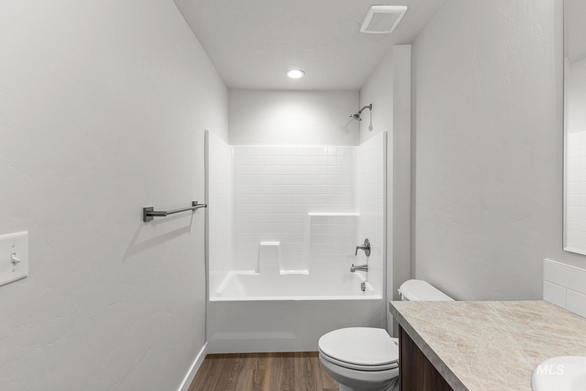 1077 Woods Bog Ave, Middleton, Idaho 83644, 4 Bedrooms, 2.5 Bathrooms, Residential For Sale, Price $529,990,MLS 98970088