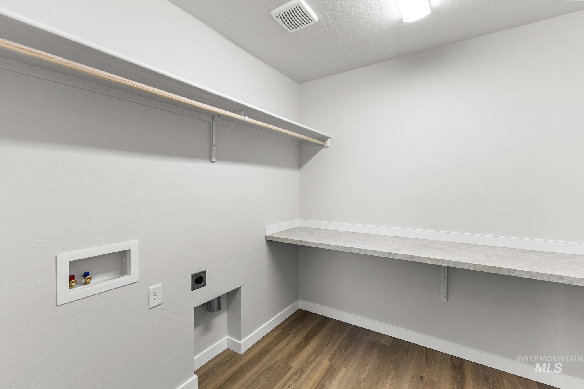 1077 Woods Bog Ave, Middleton, Idaho 83644, 4 Bedrooms, 2.5 Bathrooms, Residential For Sale, Price $529,990,MLS 98970088