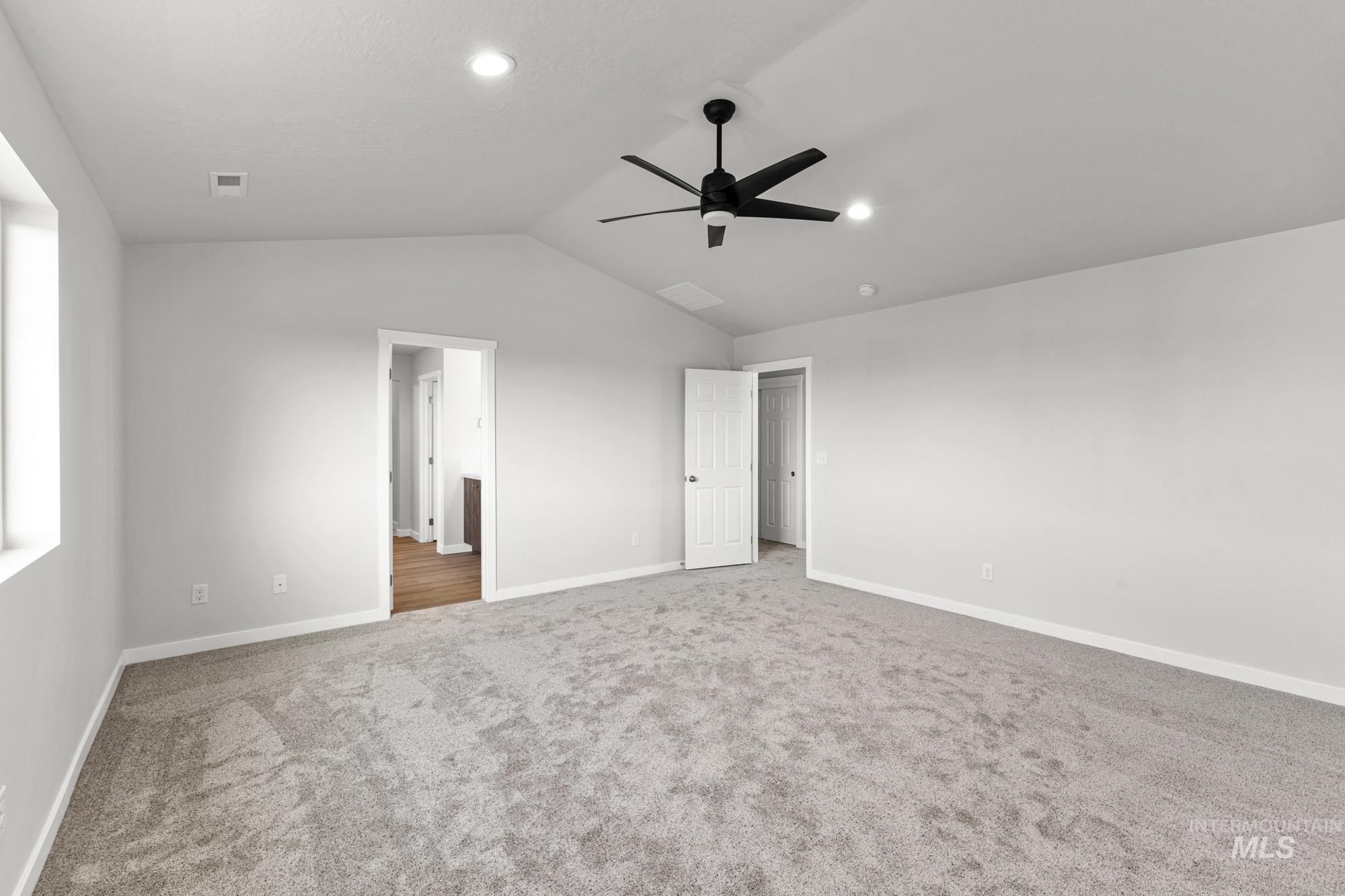 1077 Woods Bog Ave, Middleton, Idaho 83644, 4 Bedrooms, 2.5 Bathrooms, Residential For Sale, Price $529,990,MLS 98970088