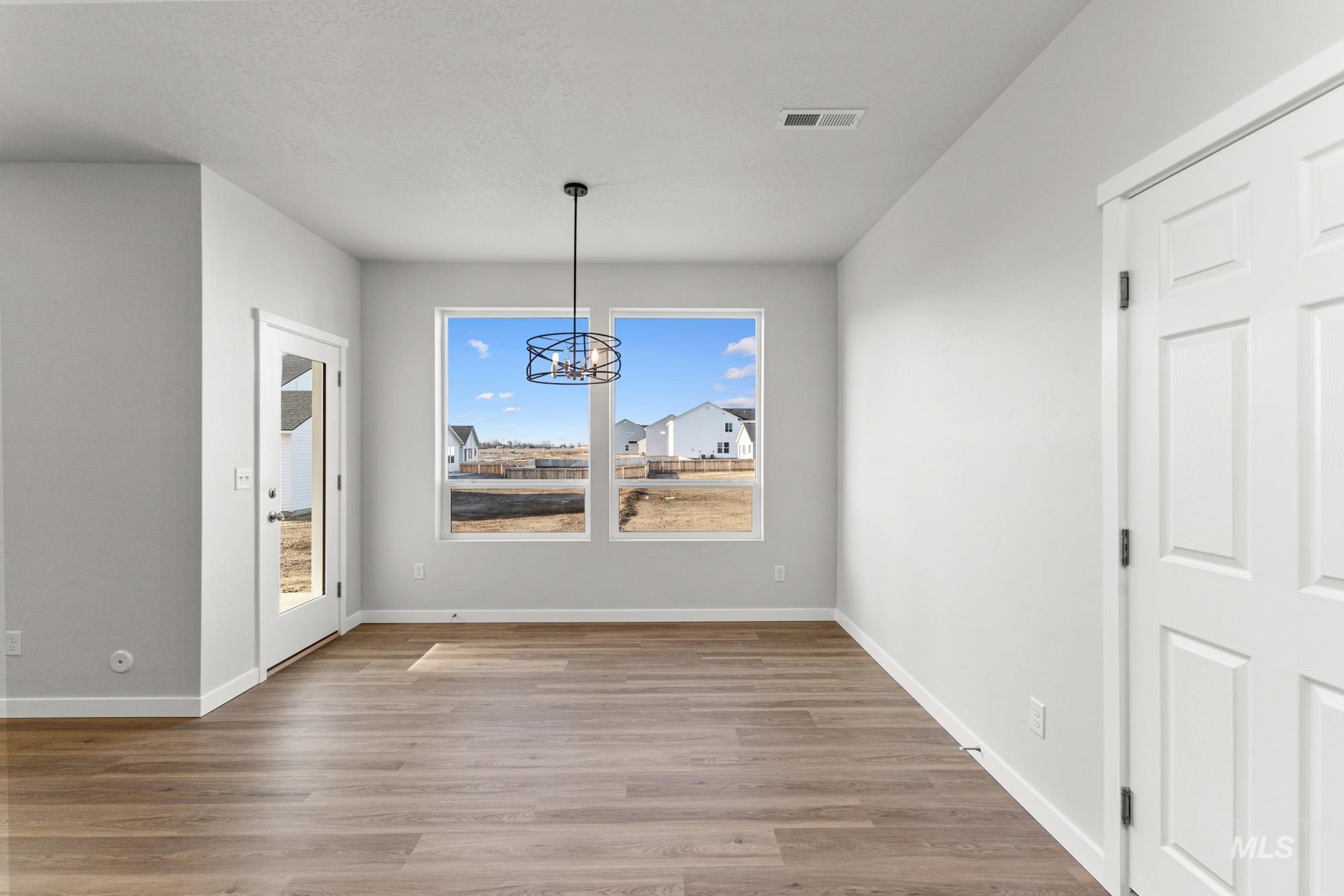 1077 Woods Bog Ave, Middleton, Idaho 83644, 4 Bedrooms, 2.5 Bathrooms, Residential For Sale, Price $529,990,MLS 98970088