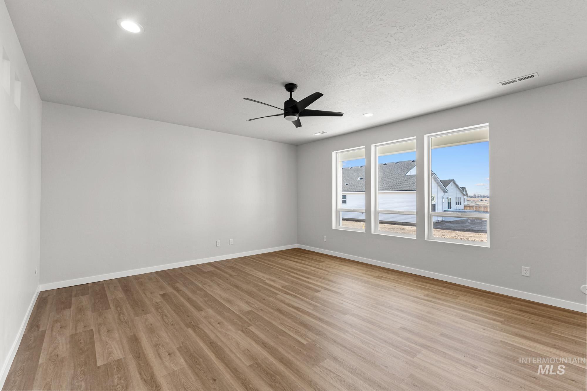 1077 Woods Bog Ave, Middleton, Idaho 83644, 4 Bedrooms, 2.5 Bathrooms, Residential For Sale, Price $529,990,MLS 98970088