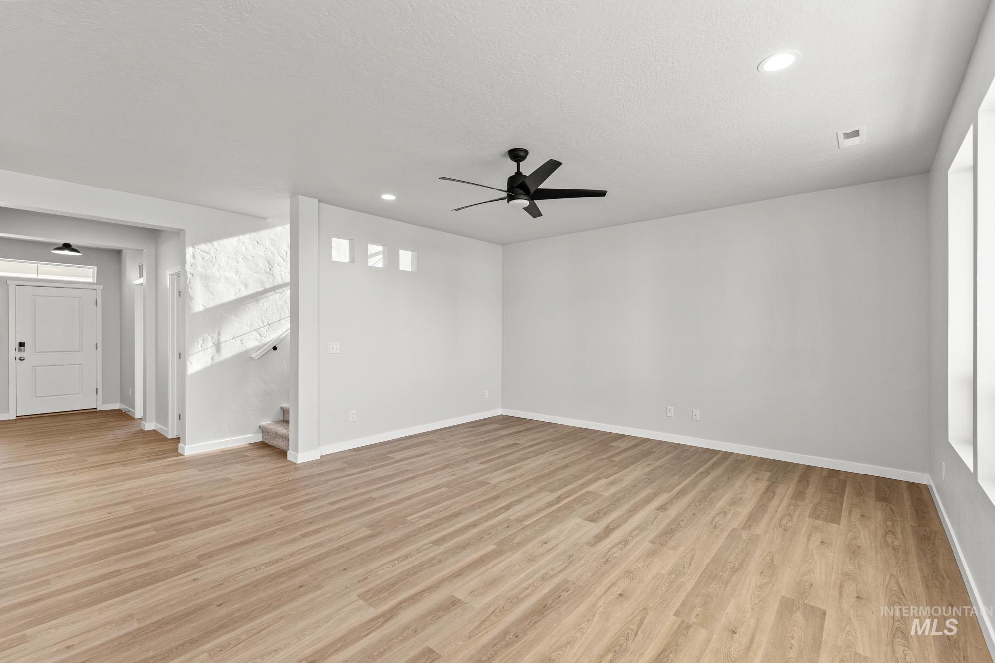 1077 Woods Bog Ave, Middleton, Idaho 83644, 4 Bedrooms, 2.5 Bathrooms, Residential For Sale, Price $529,990,MLS 98970088