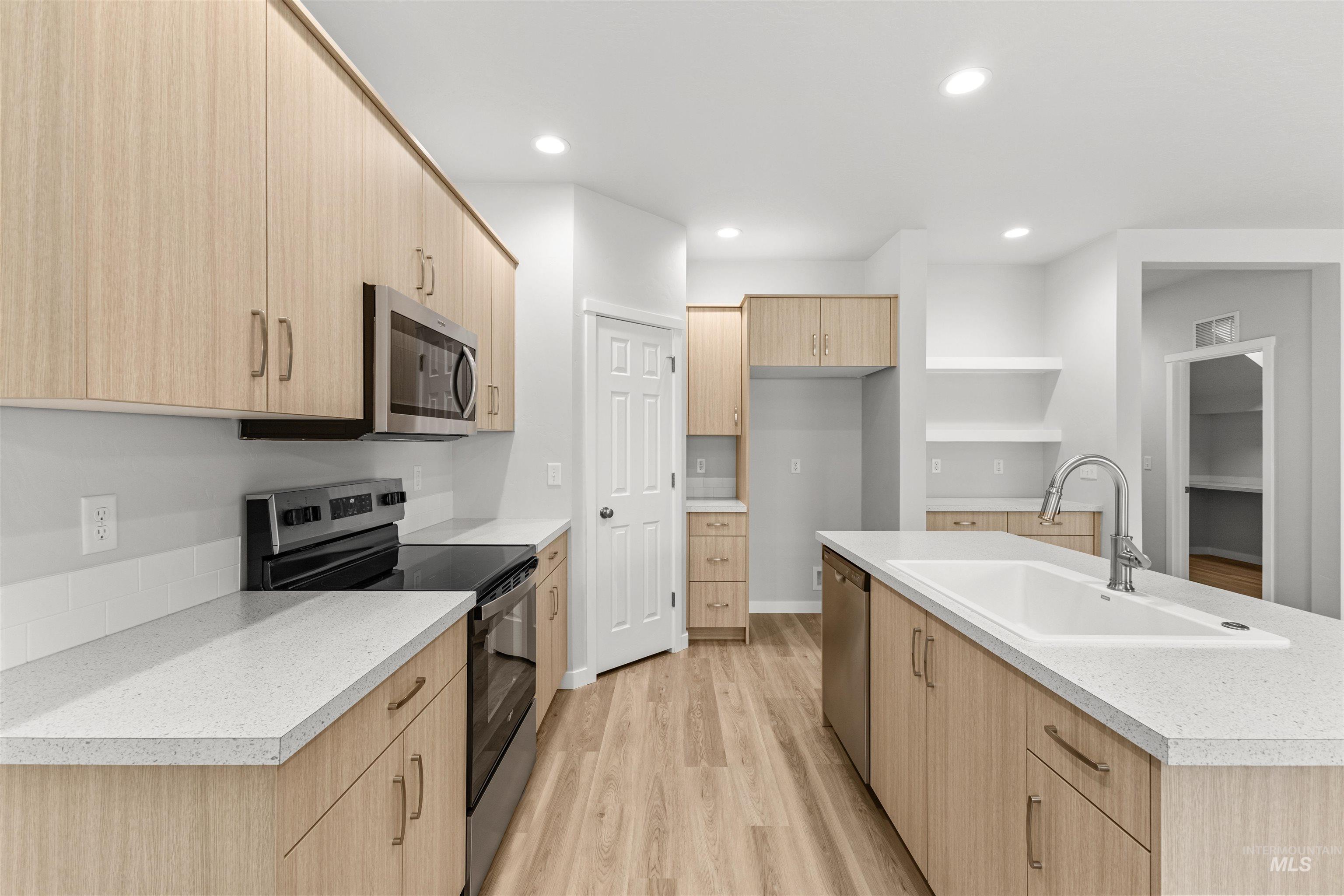 1079 Woods Bog Ct, Middleton, Idaho 83644, 3 Bedrooms, 2 Bathrooms, Residential For Sale, Price $429,990,MLS 98970089