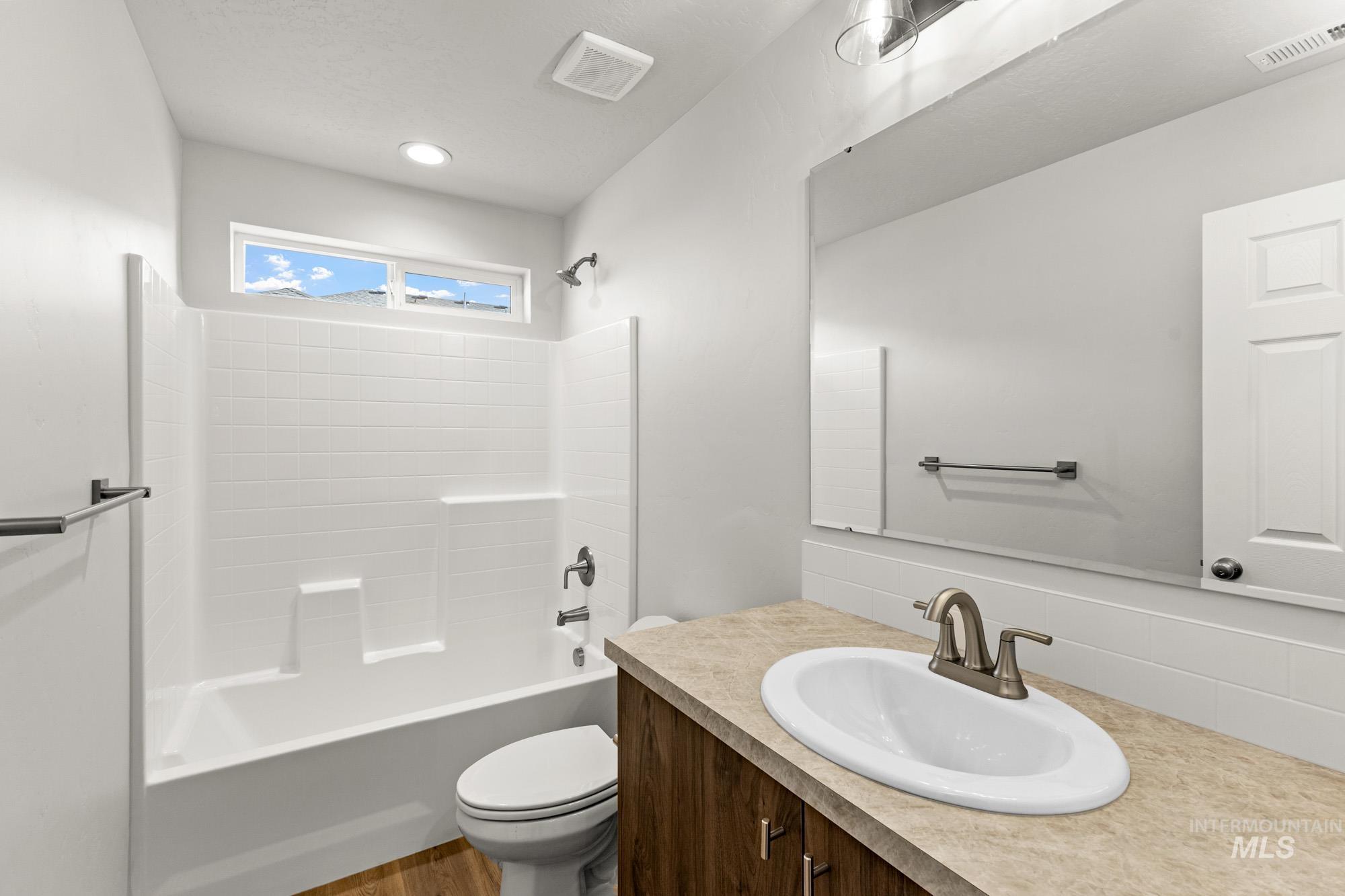 1619 Long Pond St, Middleton, Idaho 83644, 3 Bedrooms, 2 Bathrooms, Residential For Sale, Price $424,990,MLS 98970090