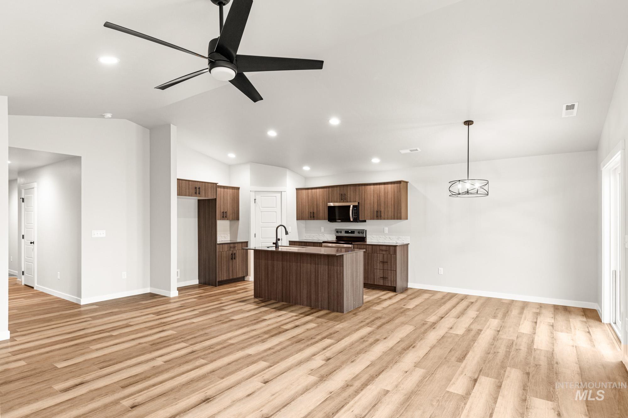 18460 N Sweet William Ave, Nampa, Idaho 83687, 3 Bedrooms, 2 Bathrooms, Residential For Sale, Price $419,990,MLS 98970092