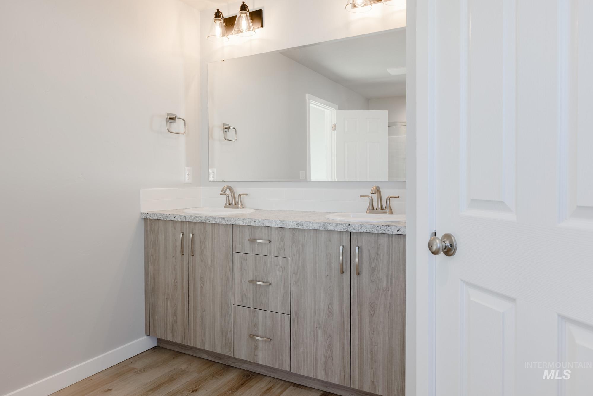 17428 N Union Springs Pl, Nampa, Idaho 83687, 4 Bedrooms, 3 Bathrooms, Residential For Sale, Price $564,990,MLS 98970096