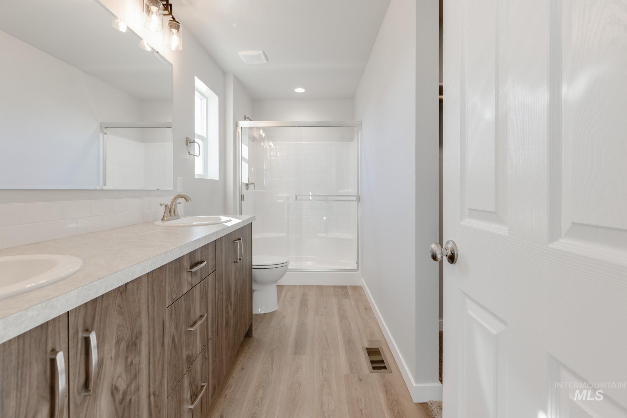 17440 N Union Springs Pl, Nampa, Idaho 83687, 4 Bedrooms, 2.5 Bathrooms, Residential For Sale, Price $429,990,MLS 98970098