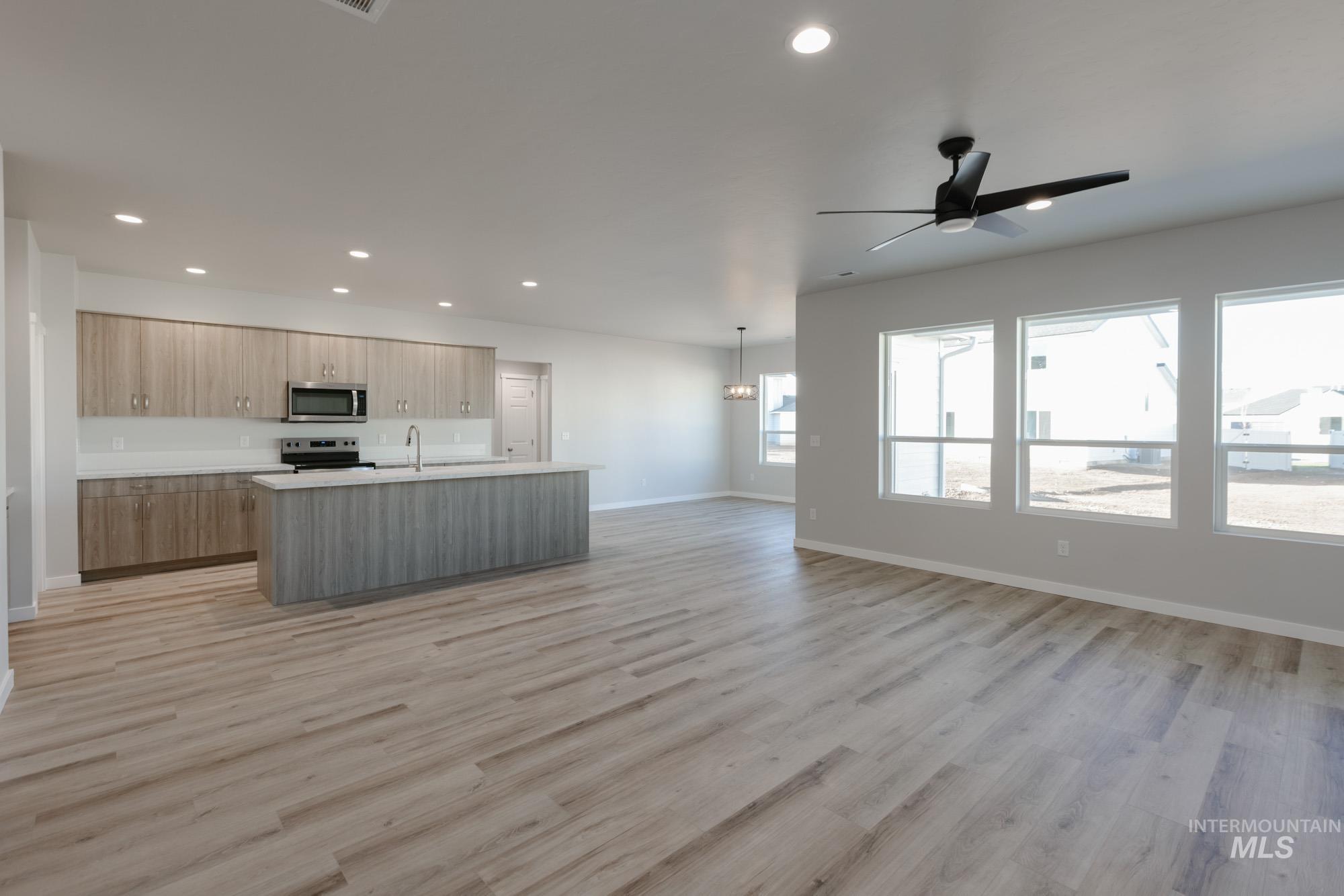 17393 N Aspen Springs Way, Nampa, Idaho 83687, 3 Bedrooms, 2 Bathrooms, Residential For Sale, Price $484,990,MLS 98970099