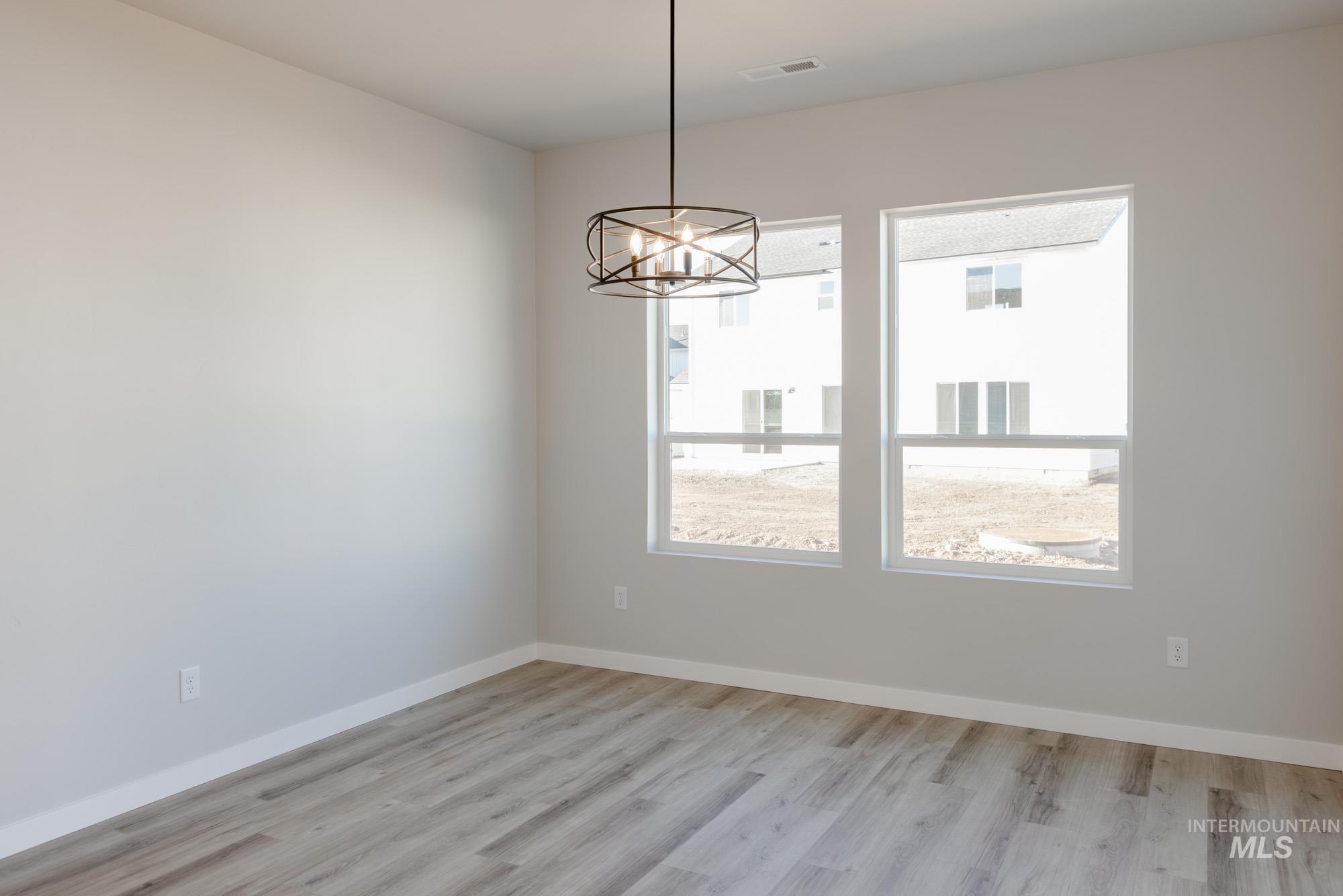 17393 N Aspen Springs Way, Nampa, Idaho 83687, 3 Bedrooms, 2 Bathrooms, Residential For Sale, Price $484,990,MLS 98970099