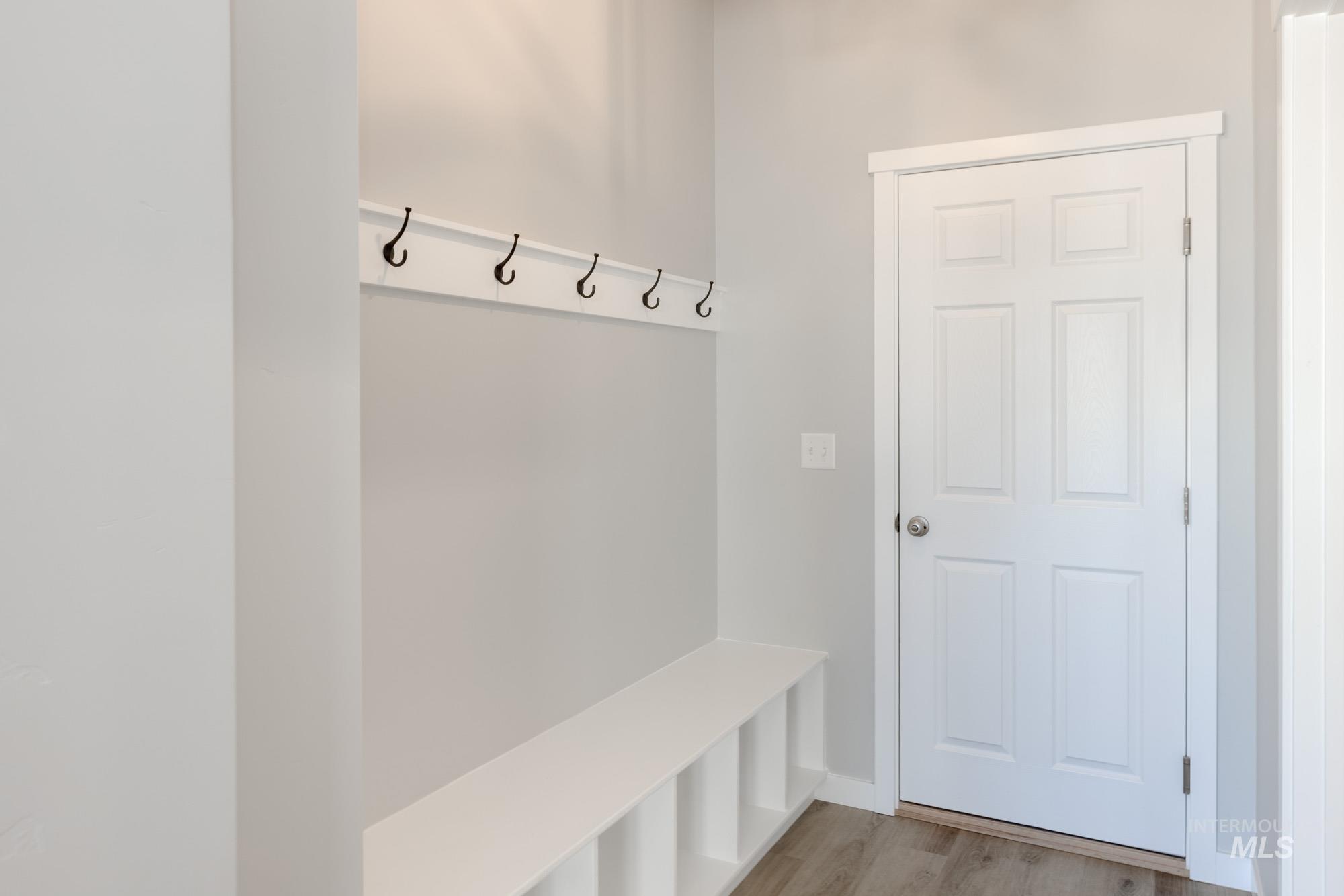 17393 N Aspen Springs Way, Nampa, Idaho 83687, 3 Bedrooms, 2 Bathrooms, Residential For Sale, Price $484,990,MLS 98970099