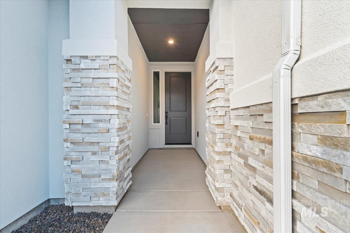 6625 N Good Drive, Eagle, Idaho 83629, 3 Bedrooms, 2 Bathrooms, Residential For Sale, Price $574,880, 98970105