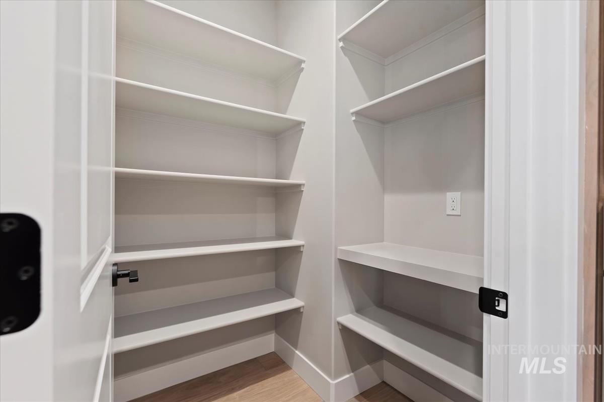 6625 N Good Drive, Eagle, Idaho 83629, 3 Bedrooms, 2 Bathrooms, Residential For Sale, Price $574,880, 98970105