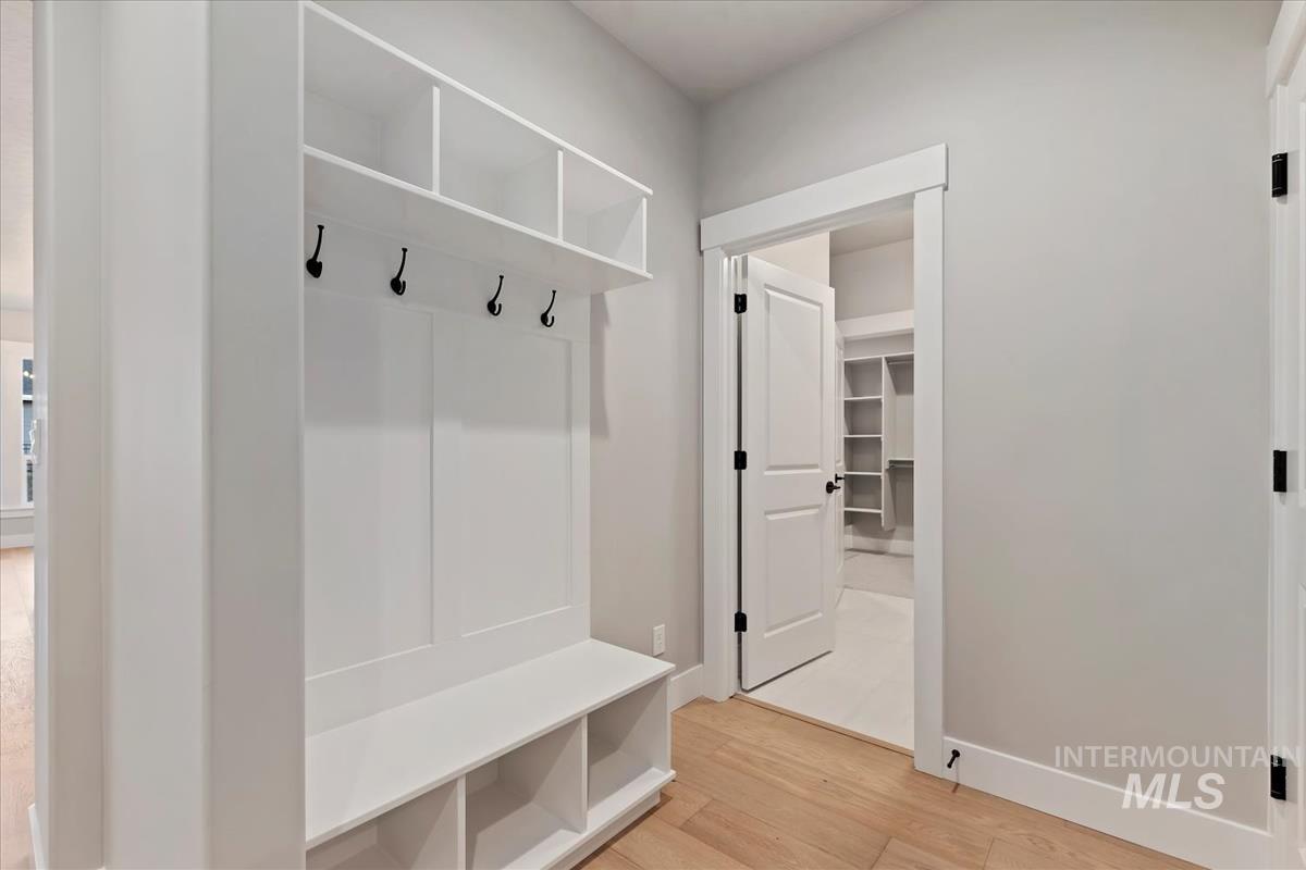 6625 N Good Drive, Eagle, Idaho 83629, 3 Bedrooms, 2 Bathrooms, Residential For Sale, Price $574,880, 98970105