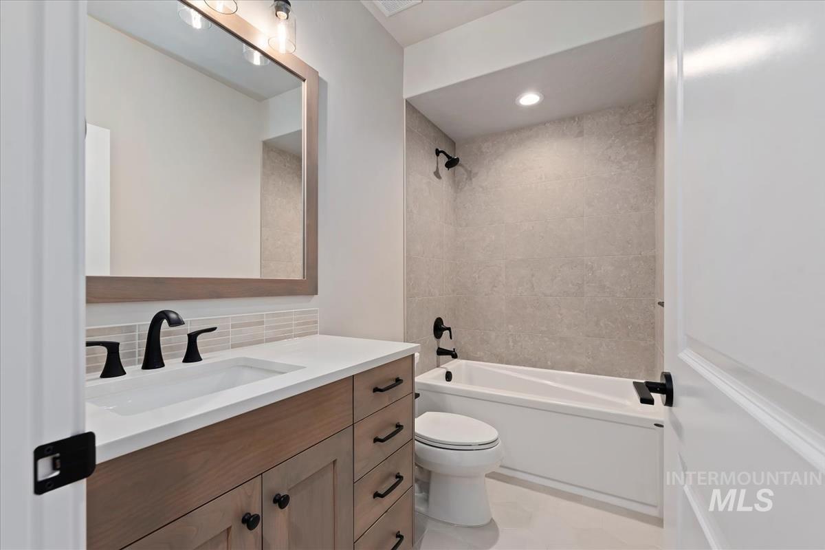 6625 N Good Drive, Eagle, Idaho 83629, 3 Bedrooms, 2 Bathrooms, Residential For Sale, Price $574,880, 98970105