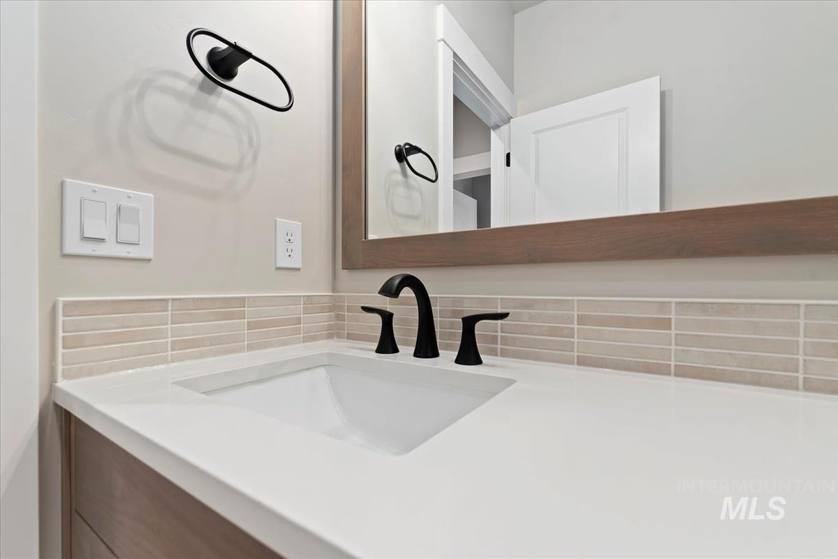 6625 N Good Drive, Eagle, Idaho 83629, 3 Bedrooms, 2 Bathrooms, Residential For Sale, Price $574,880, 98970105