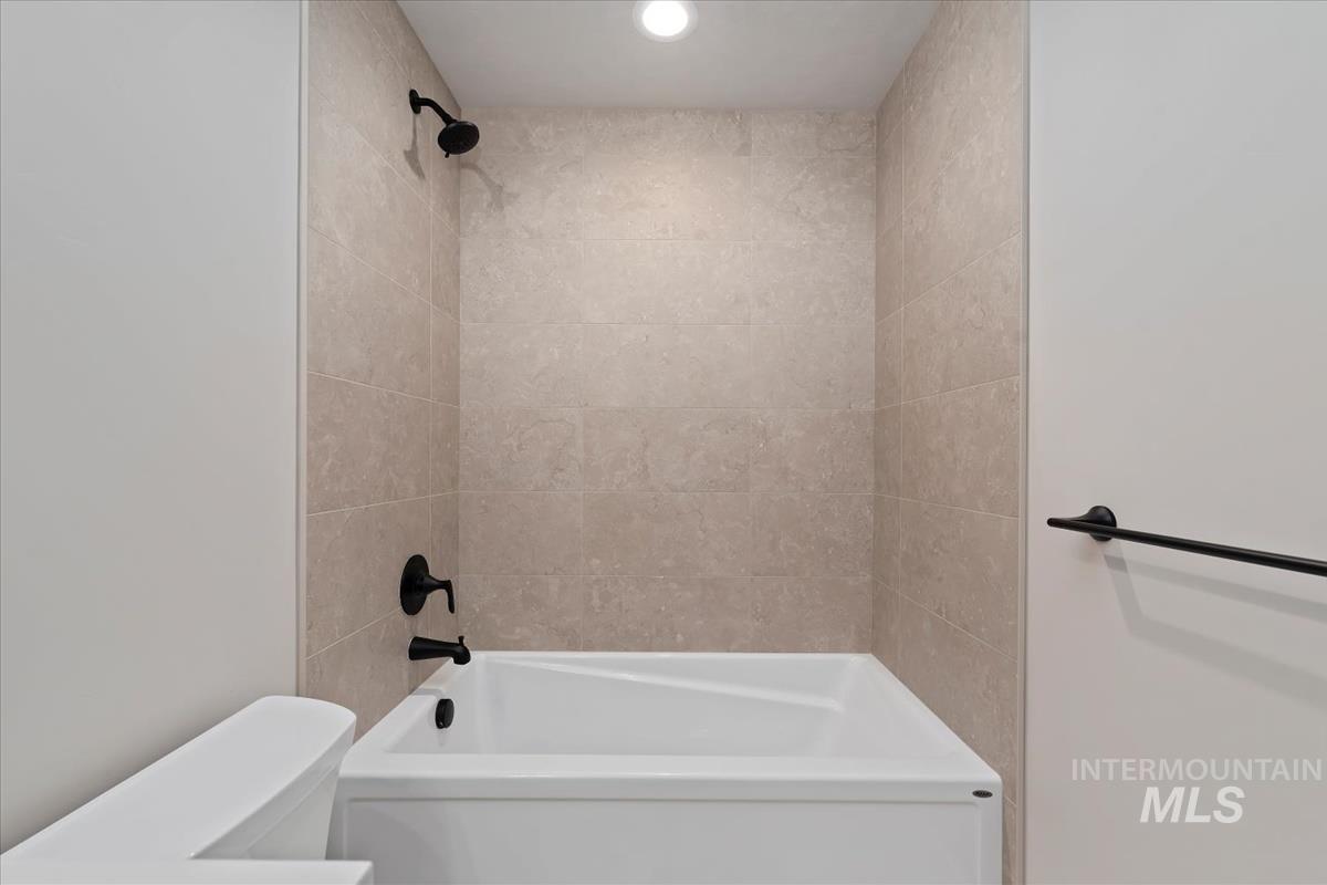 6625 N Good Drive, Eagle, Idaho 83629, 3 Bedrooms, 2 Bathrooms, Residential For Sale, Price $574,880, 98970105