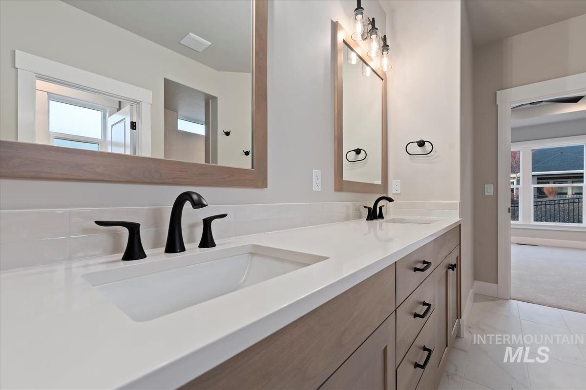 6625 N Good Drive, Eagle, Idaho 83629, 3 Bedrooms, 2 Bathrooms, Residential For Sale, Price $574,880, 98970105