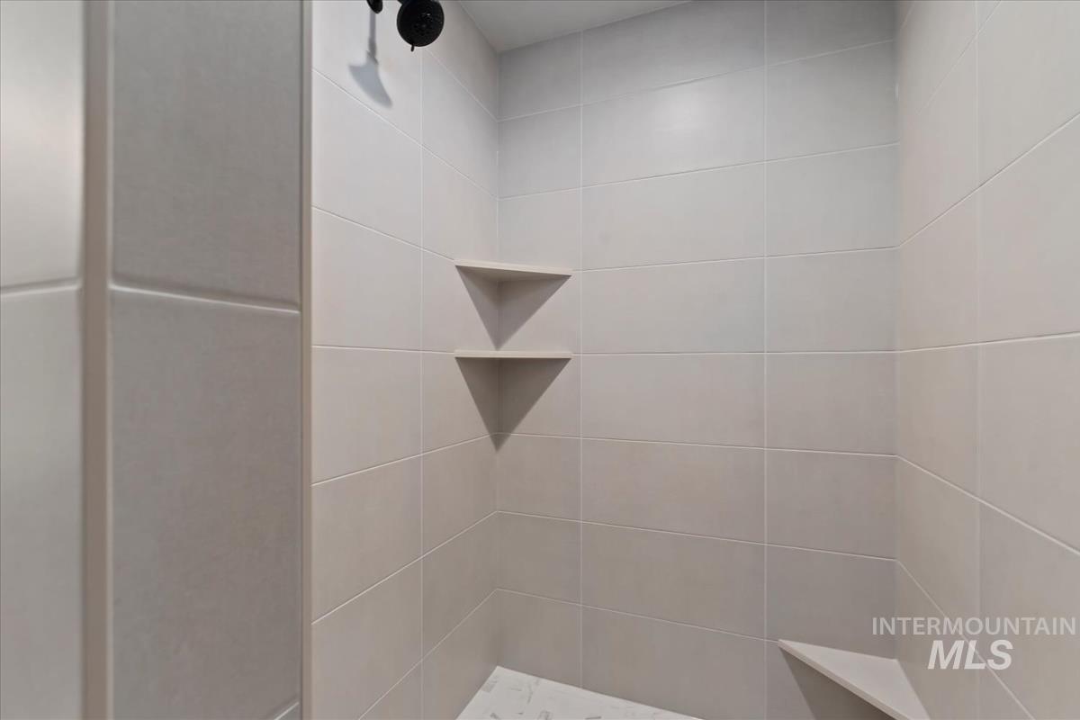 6625 N Good Drive, Eagle, Idaho 83629, 3 Bedrooms, 2 Bathrooms, Residential For Sale, Price $574,880, 98970105