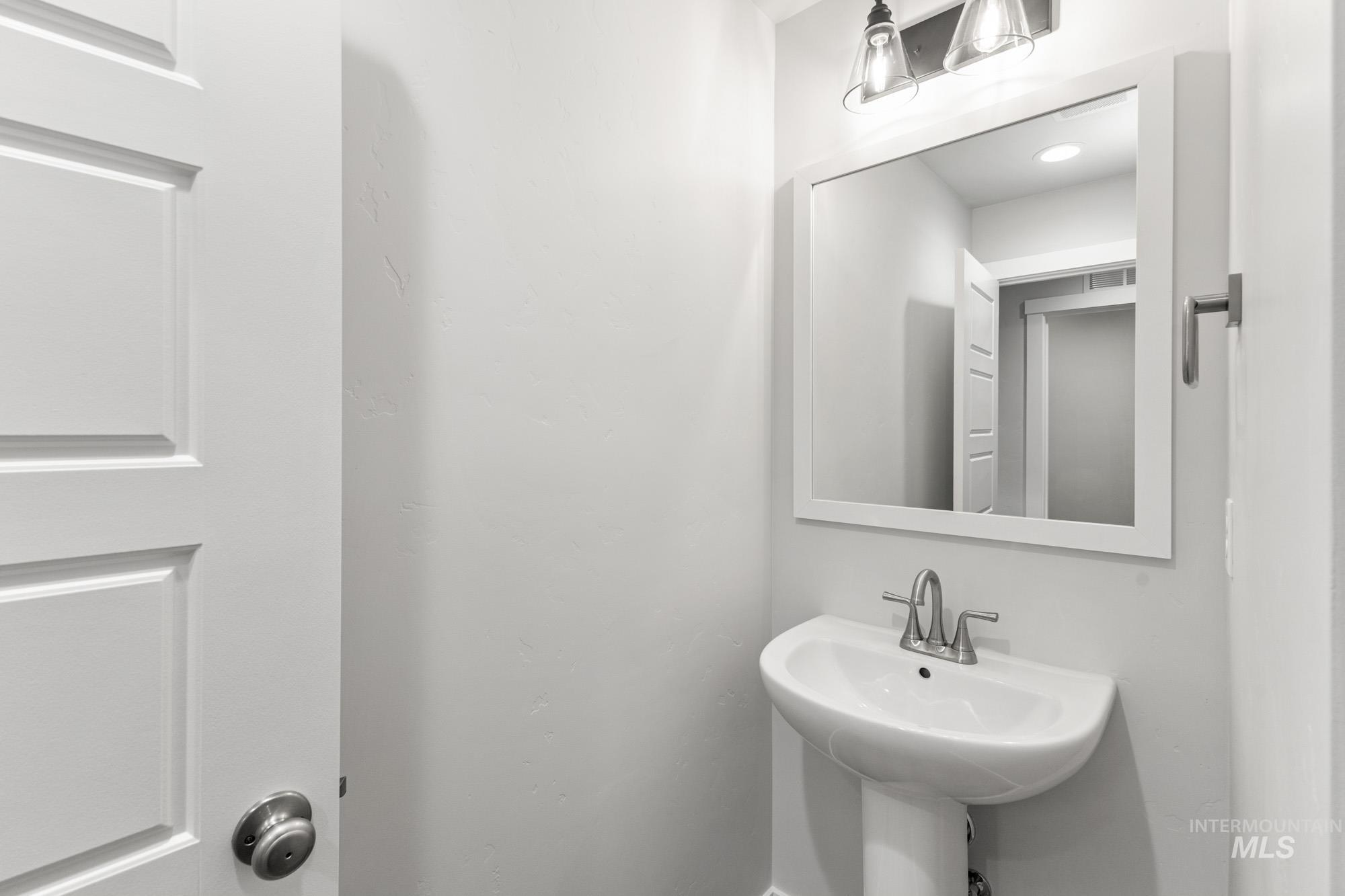 3762 W Maypearl St, Meridian, Idaho 83642, 5 Bedrooms, 2.5 Bathrooms, Residential For Sale, Price $519,990,MLS 98970106