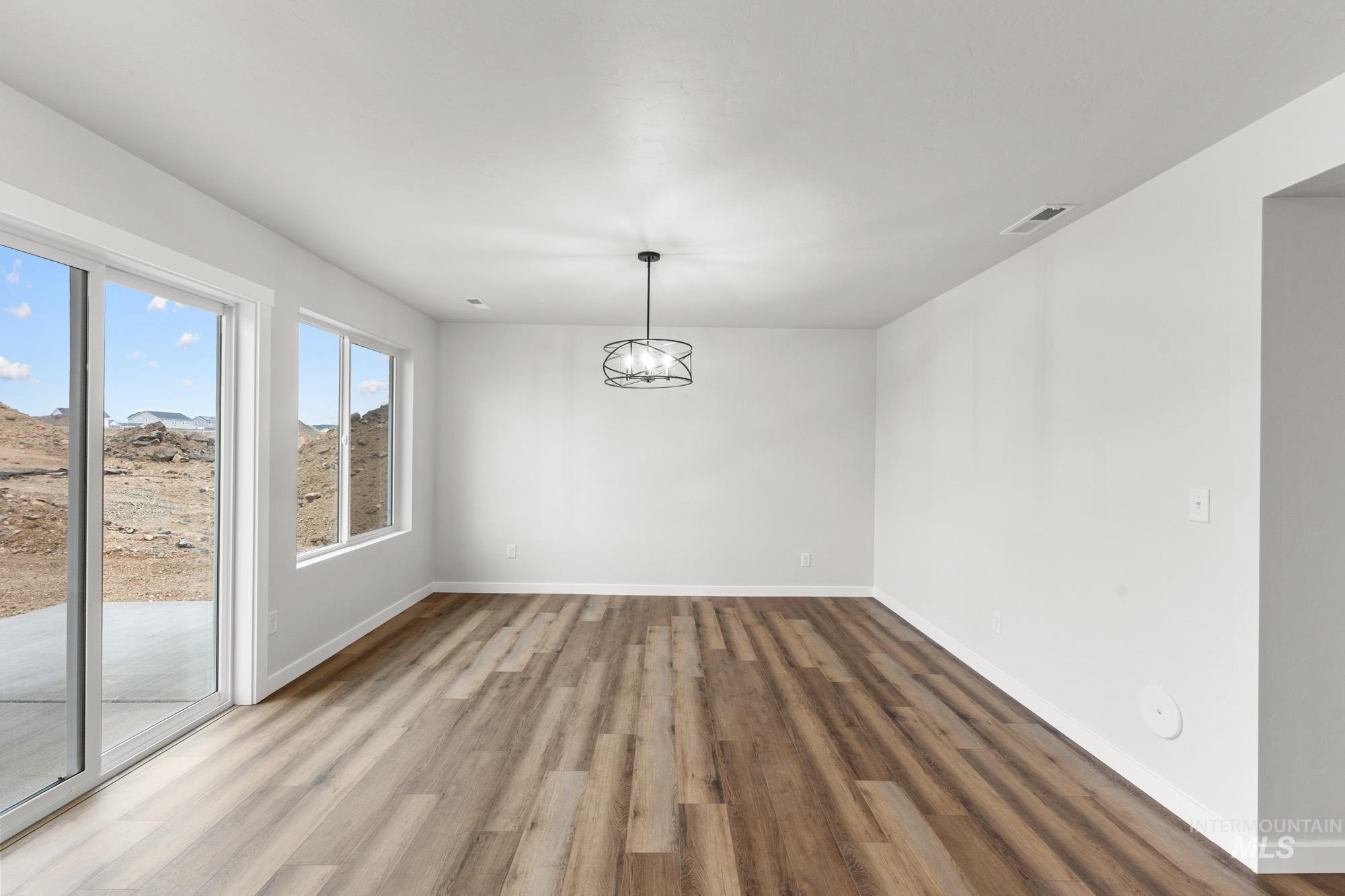 3762 W Maypearl St, Meridian, Idaho 83642, 5 Bedrooms, 2.5 Bathrooms, Residential For Sale, Price $519,990,MLS 98970106