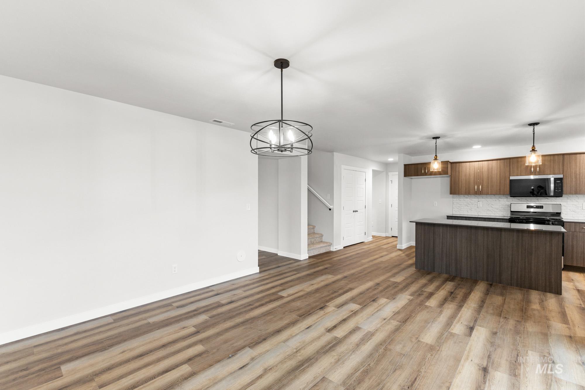 3762 W Maypearl St, Meridian, Idaho 83642, 5 Bedrooms, 2.5 Bathrooms, Residential For Sale, Price $519,990,MLS 98970106