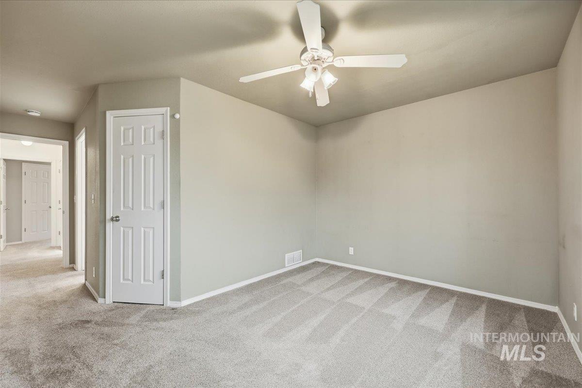 Unfurnished room with light carpet and ceiling fan