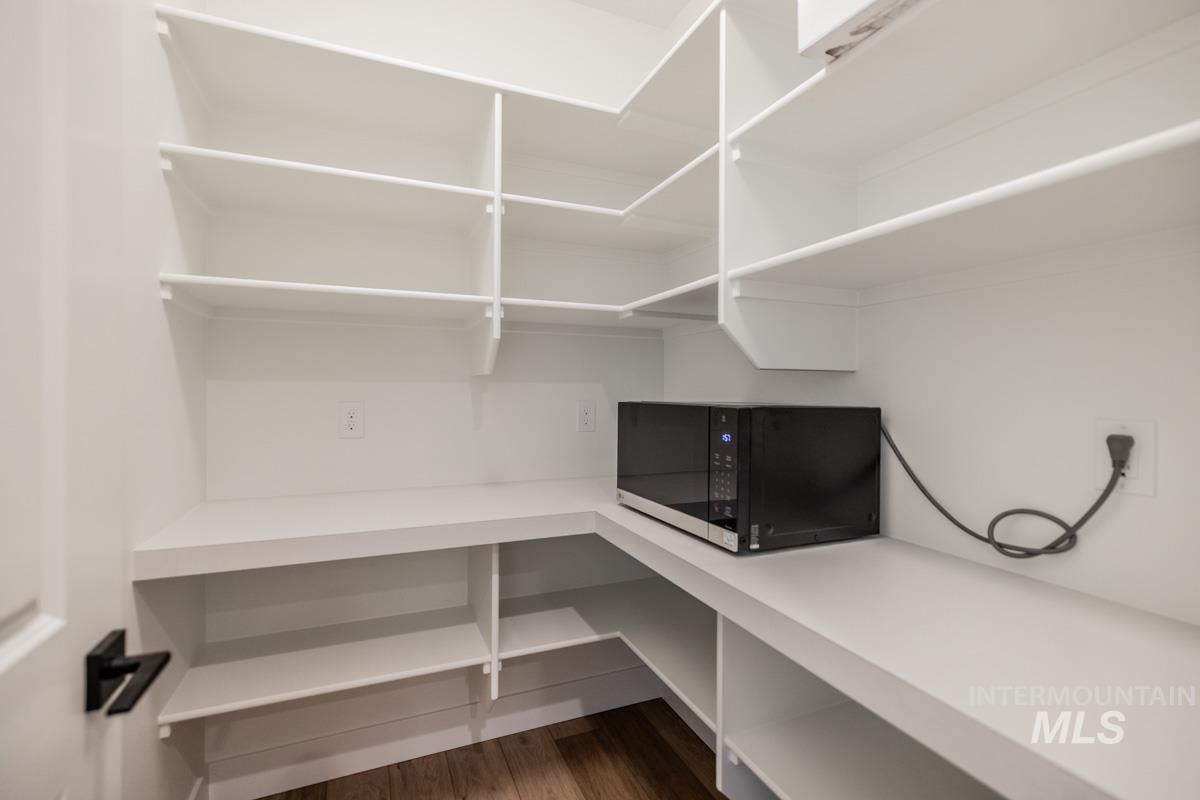 10285 Stony Oak Ct, Nampa, Idaho 83687, 3 Bedrooms, 3 Bathrooms, Residential For Sale, Price $549,900,MLS 98970115