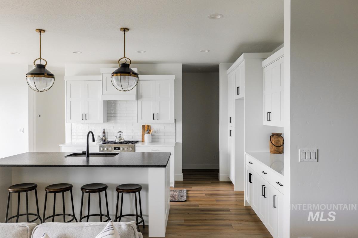 10302 Stony Oak Ct., Nampa, Idaho 83687, 3 Bedrooms, 3 Bathrooms, Residential For Sale, Price $549,900,MLS 98970121