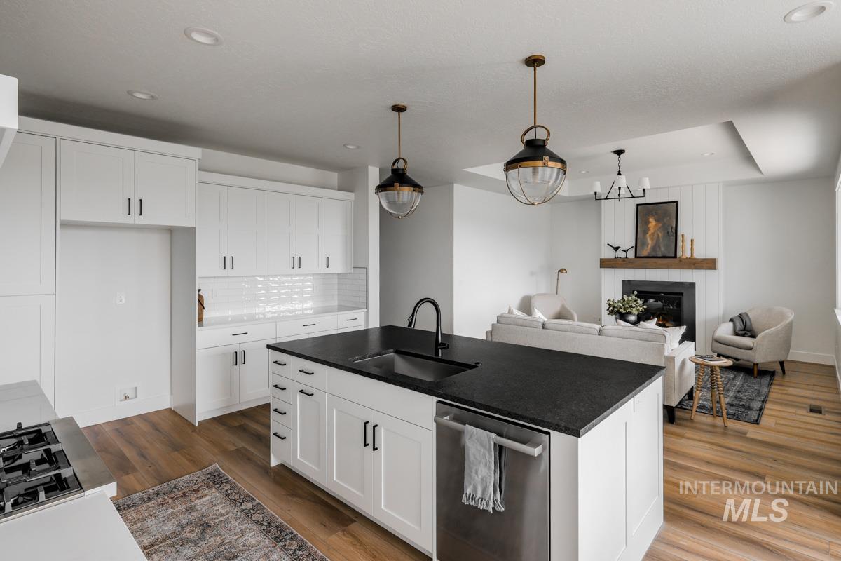 10302 Stony Oak Ct., Nampa, Idaho 83687, 3 Bedrooms, 3 Bathrooms, Residential For Sale, Price $549,900,MLS 98970121