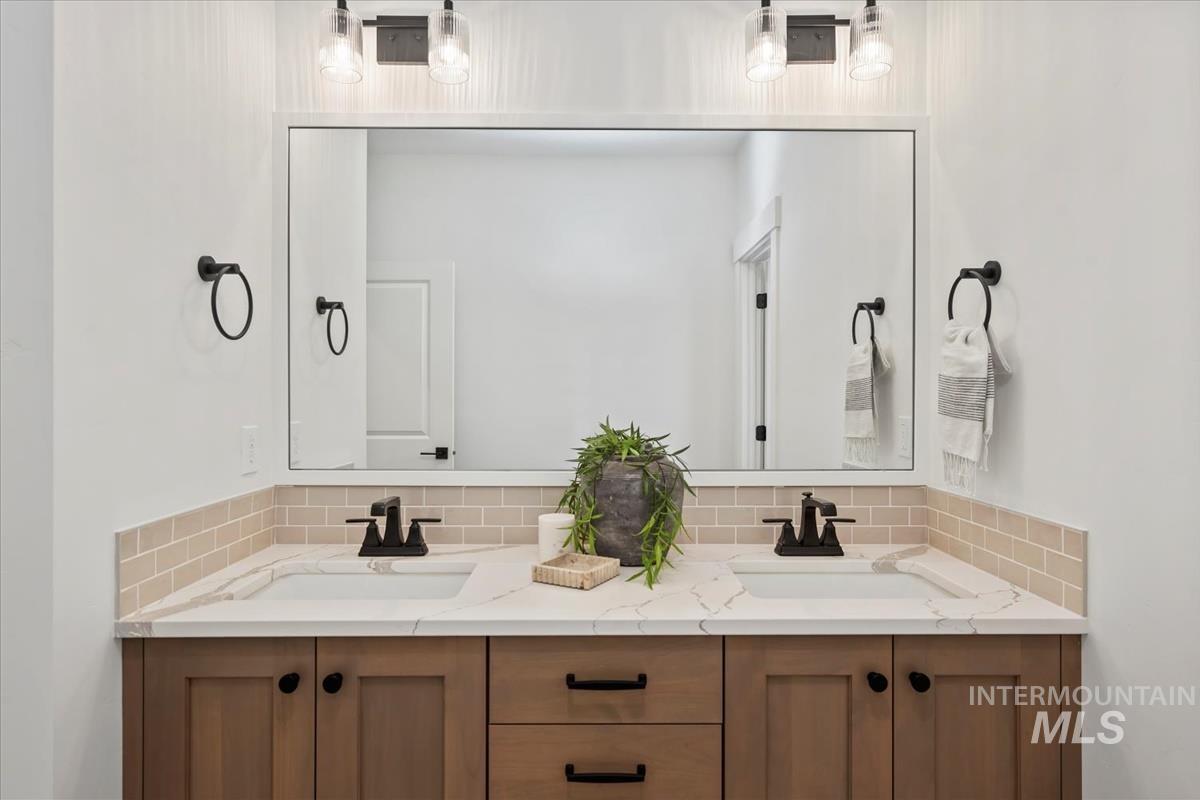 2560 N Palaestra Ave, Eagle, Idaho 83616, 4 Bedrooms, 3.5 Bathrooms, Residential For Sale, Price $999,900, 98970130