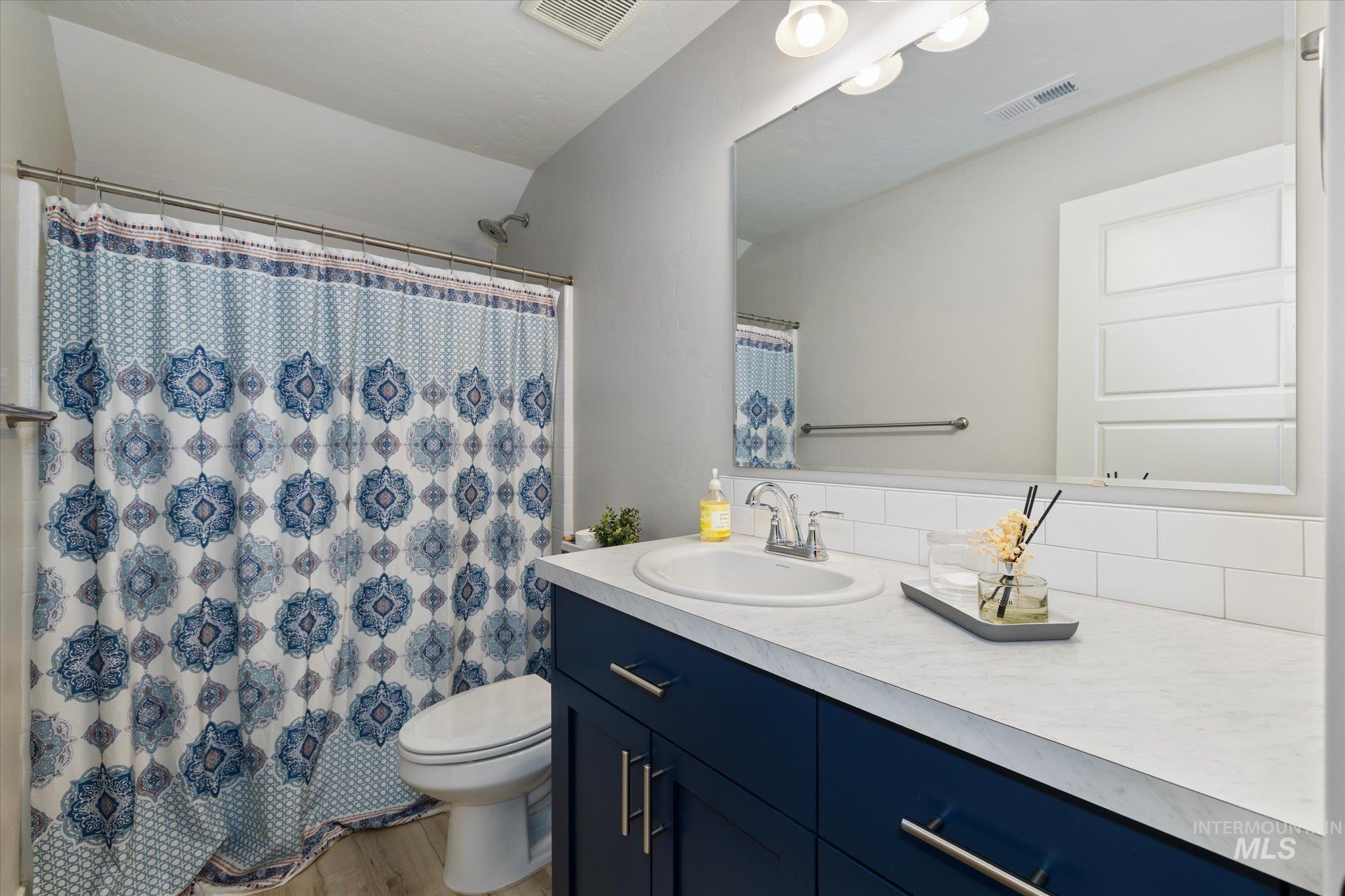 Full bathroom off the Bonus room.